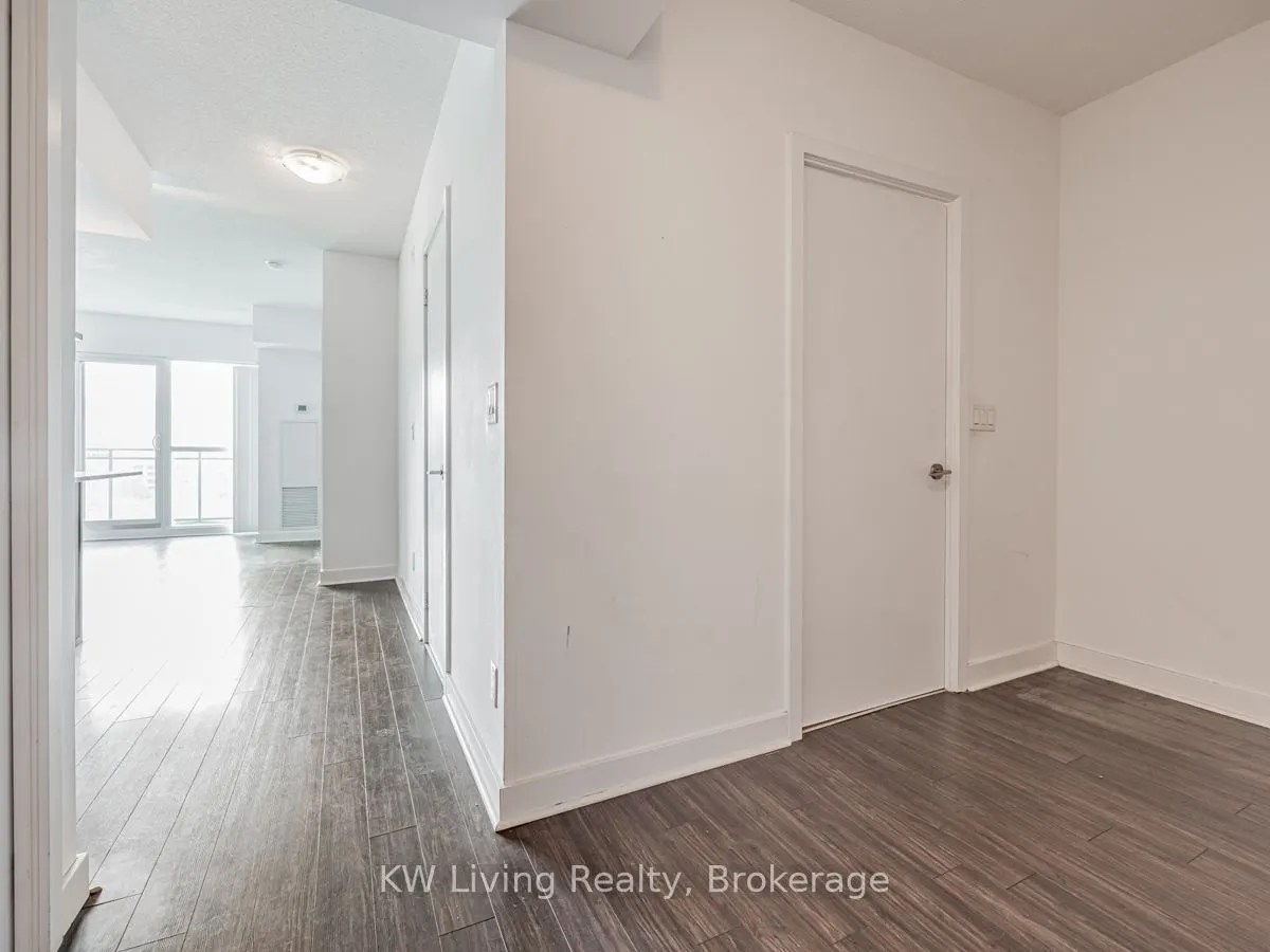 120 Dallimore Circle, #819
