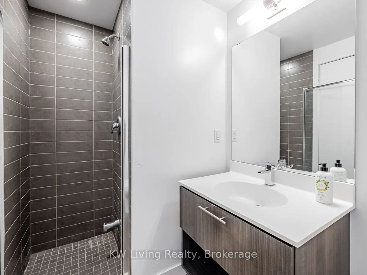 120 Dallimore Circle, #819