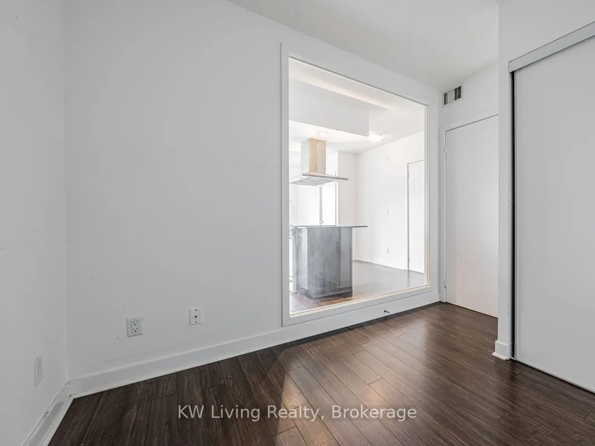 120 Dallimore Circle, #819