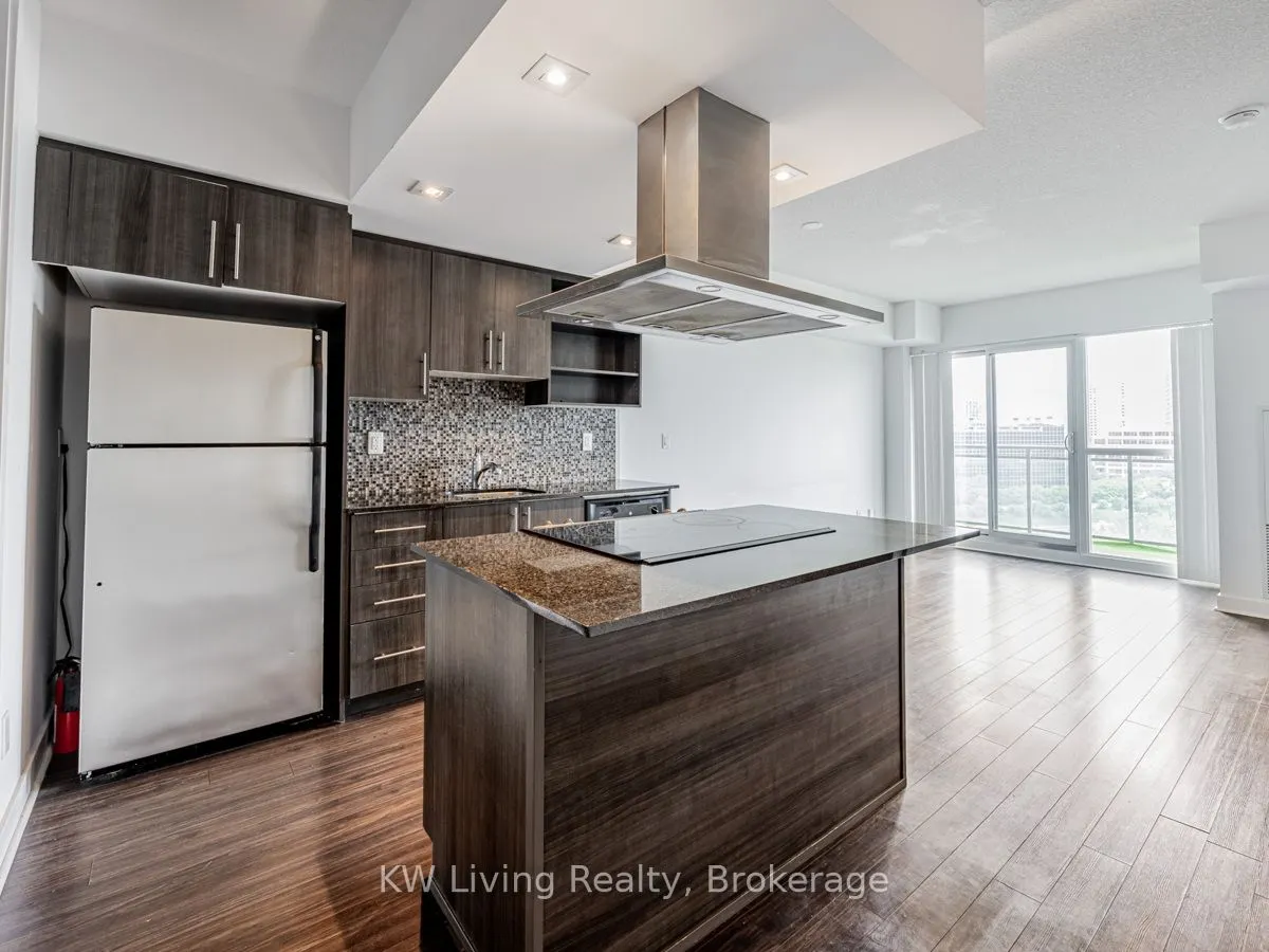 120 Dallimore Circle, #819