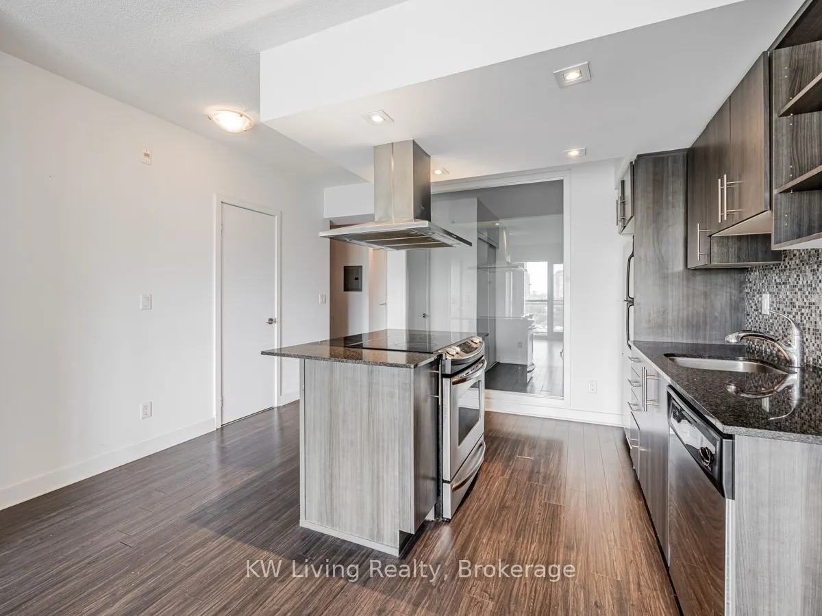 120 Dallimore Circle, #819