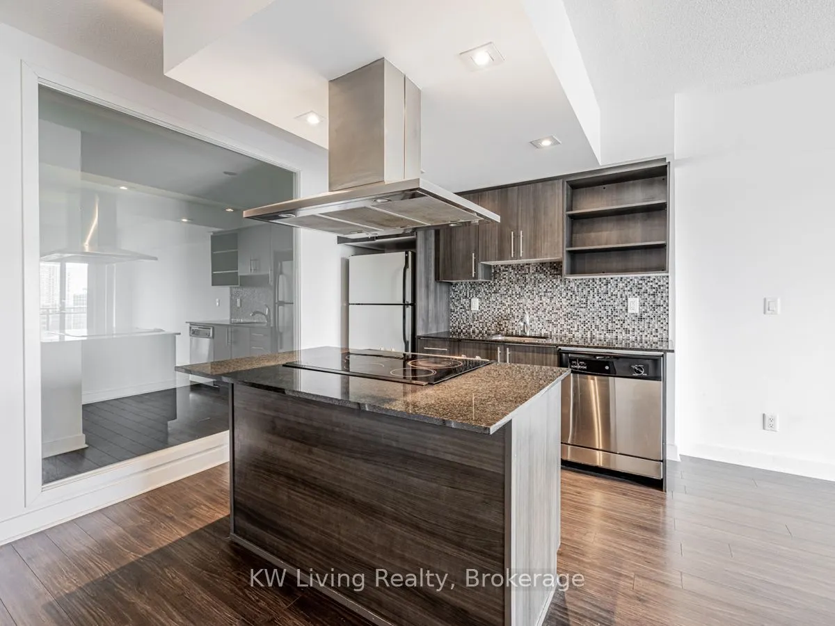 120 Dallimore Circle, #819