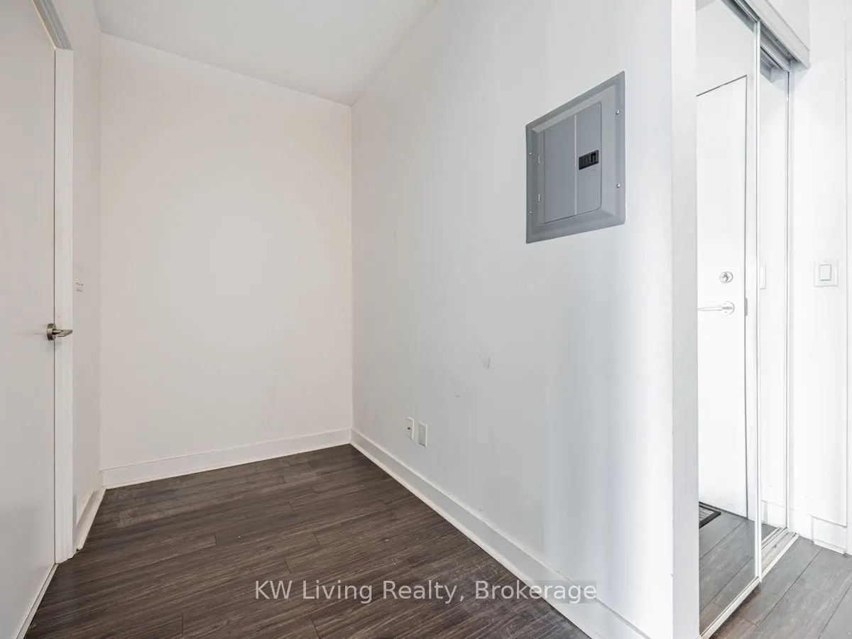 120 Dallimore Circle, #819