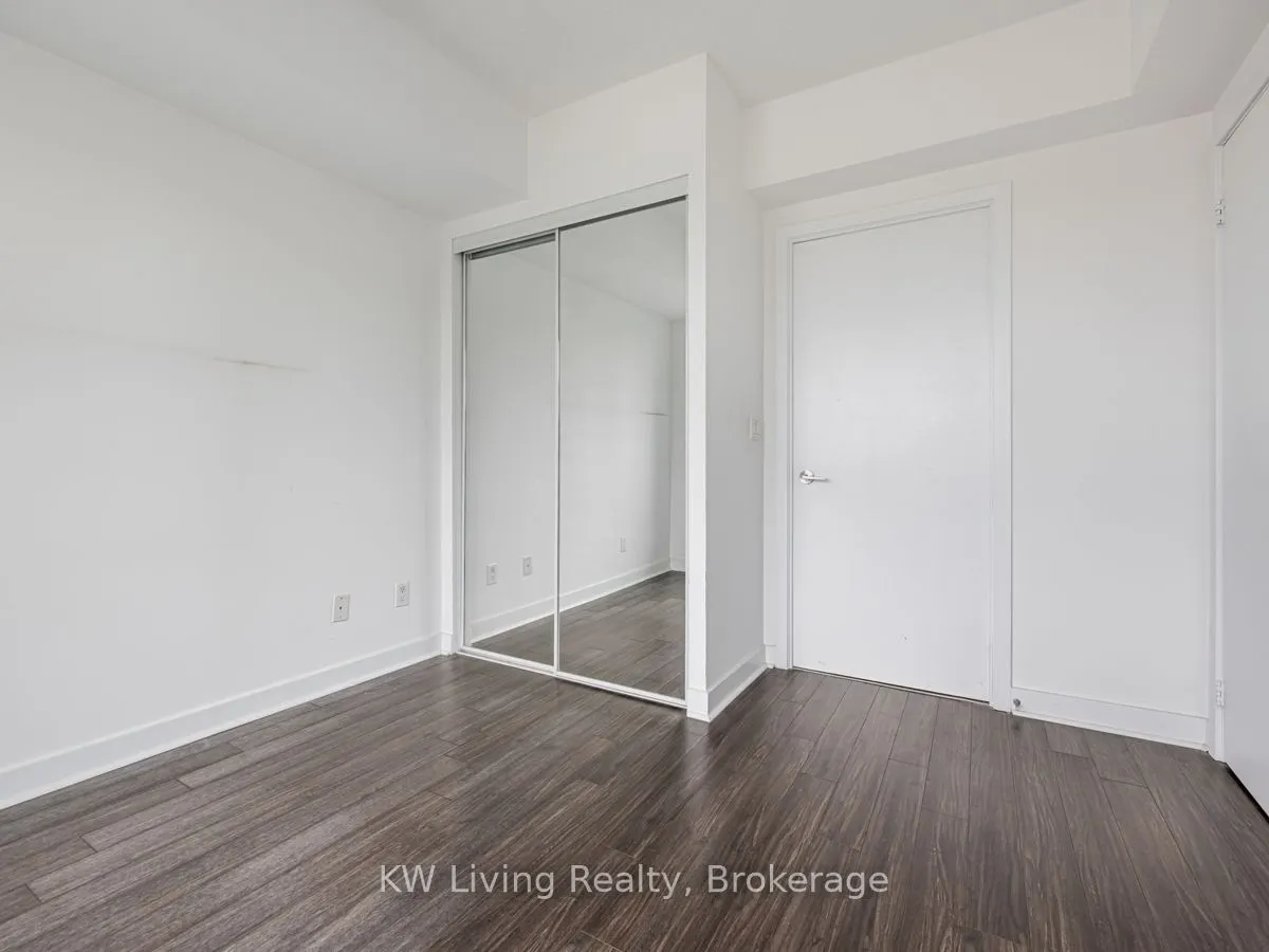 120 Dallimore Circle, #819