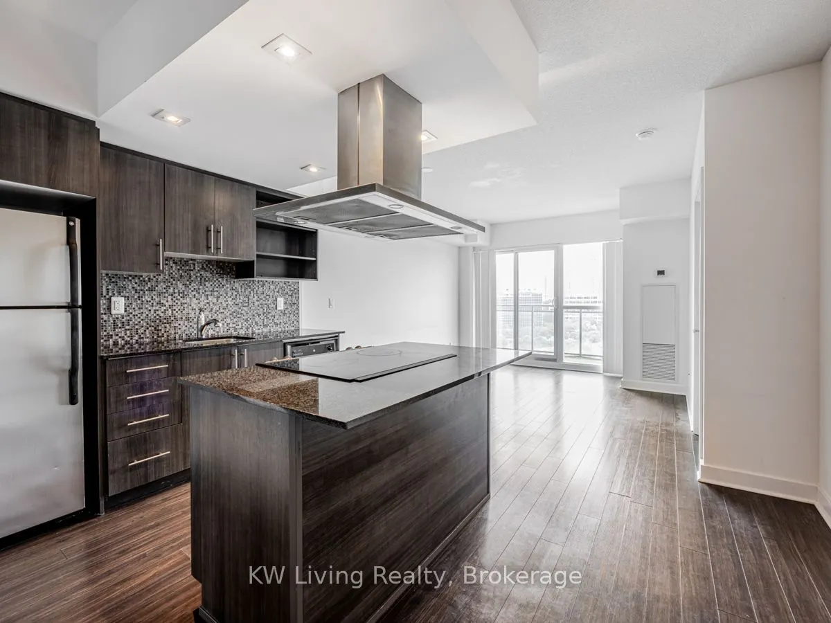 120 Dallimore Circle, #819