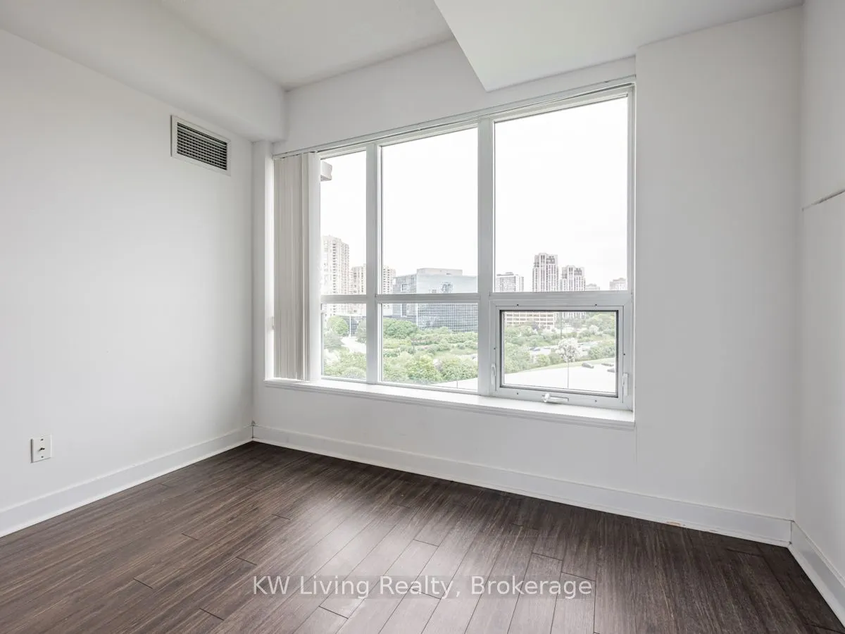 120 Dallimore Circle, #819
