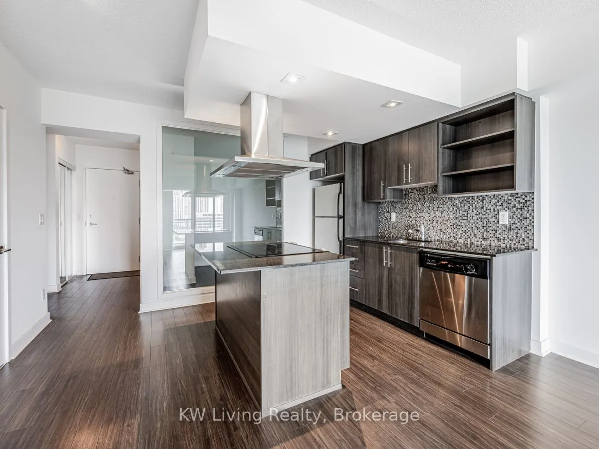 120 Dallimore Circle, #819