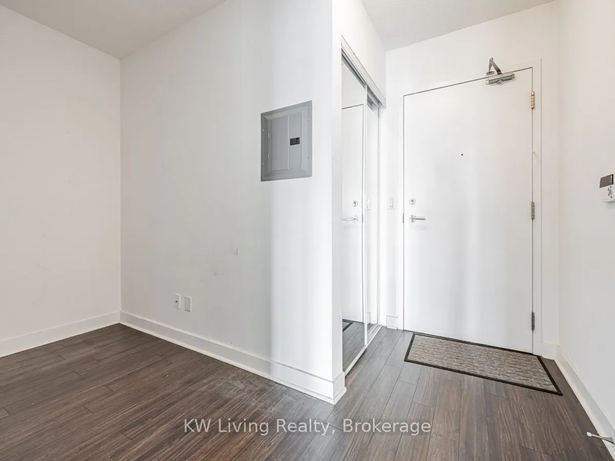 120 Dallimore Circle, #819
