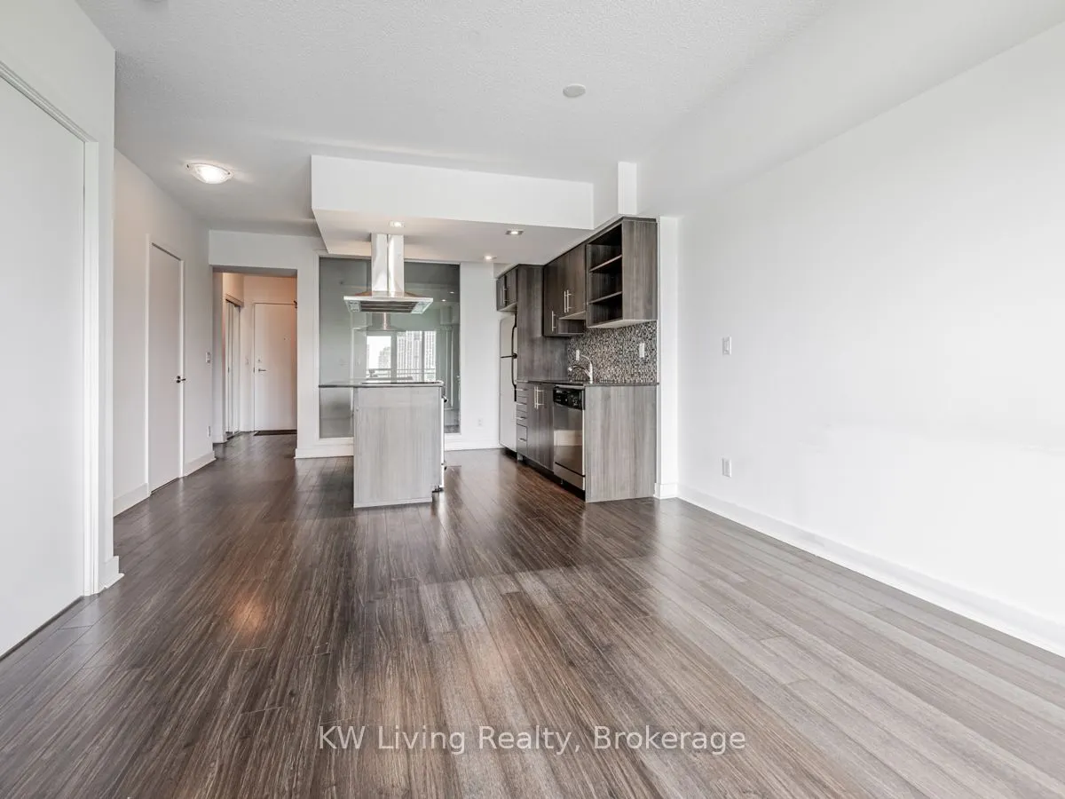 120 Dallimore Circle, #819