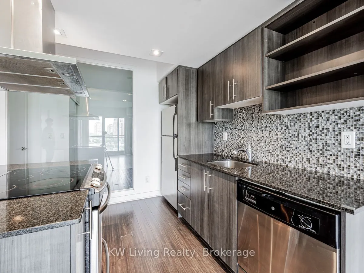120 Dallimore Circle, #819