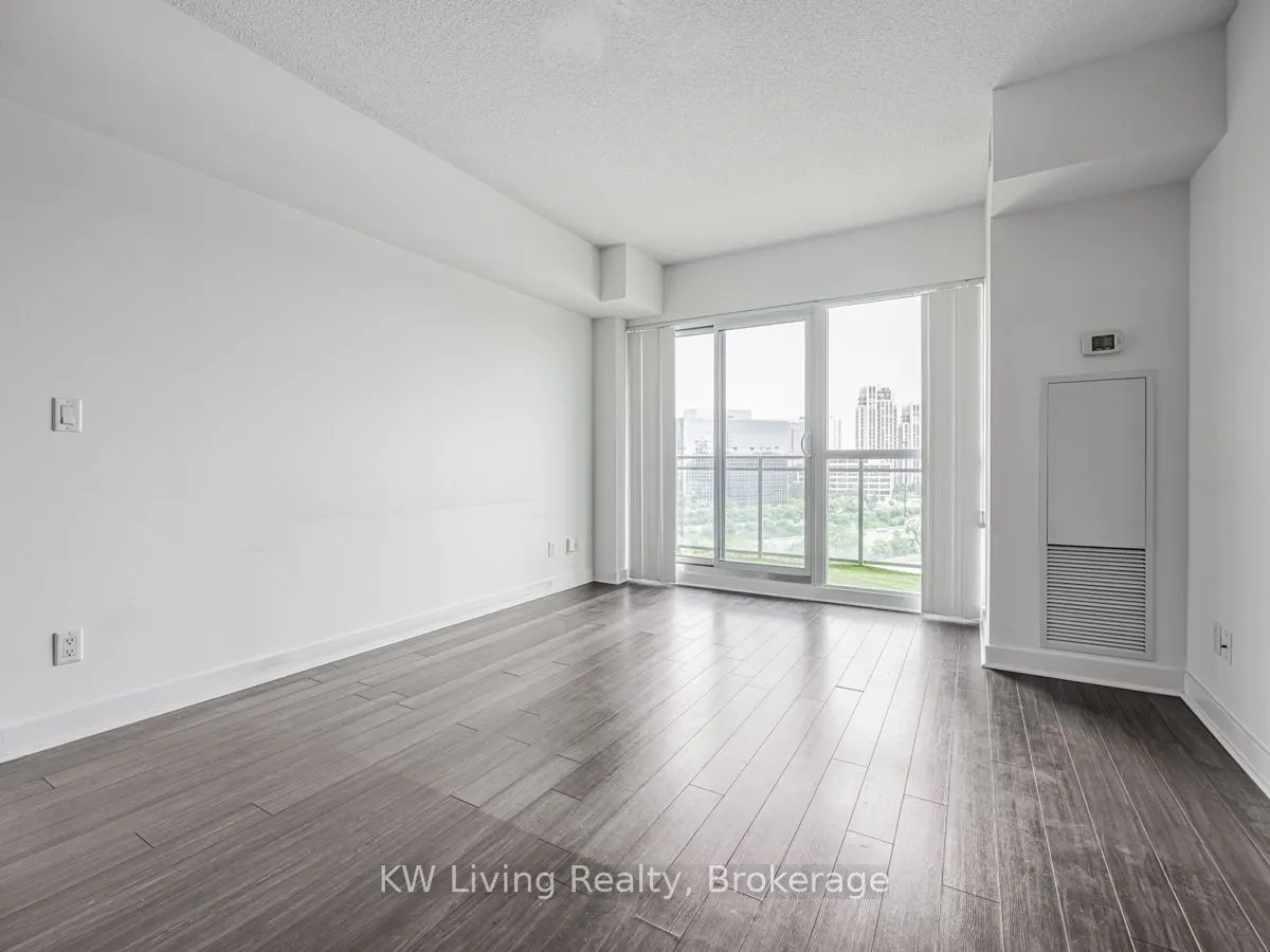120 Dallimore Circle, #819