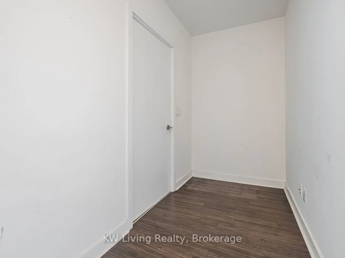 120 Dallimore Circle, #819