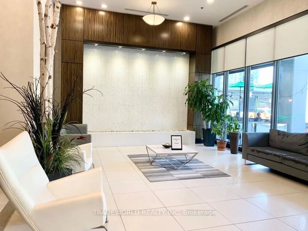 25 Lower Simcoe Street, #325