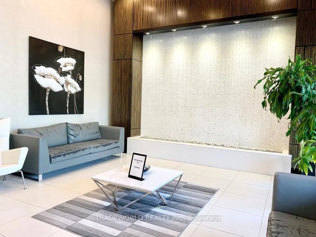 25 Lower Simcoe Street, #325