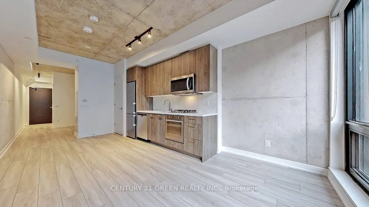 458 Richmond Street W, #204