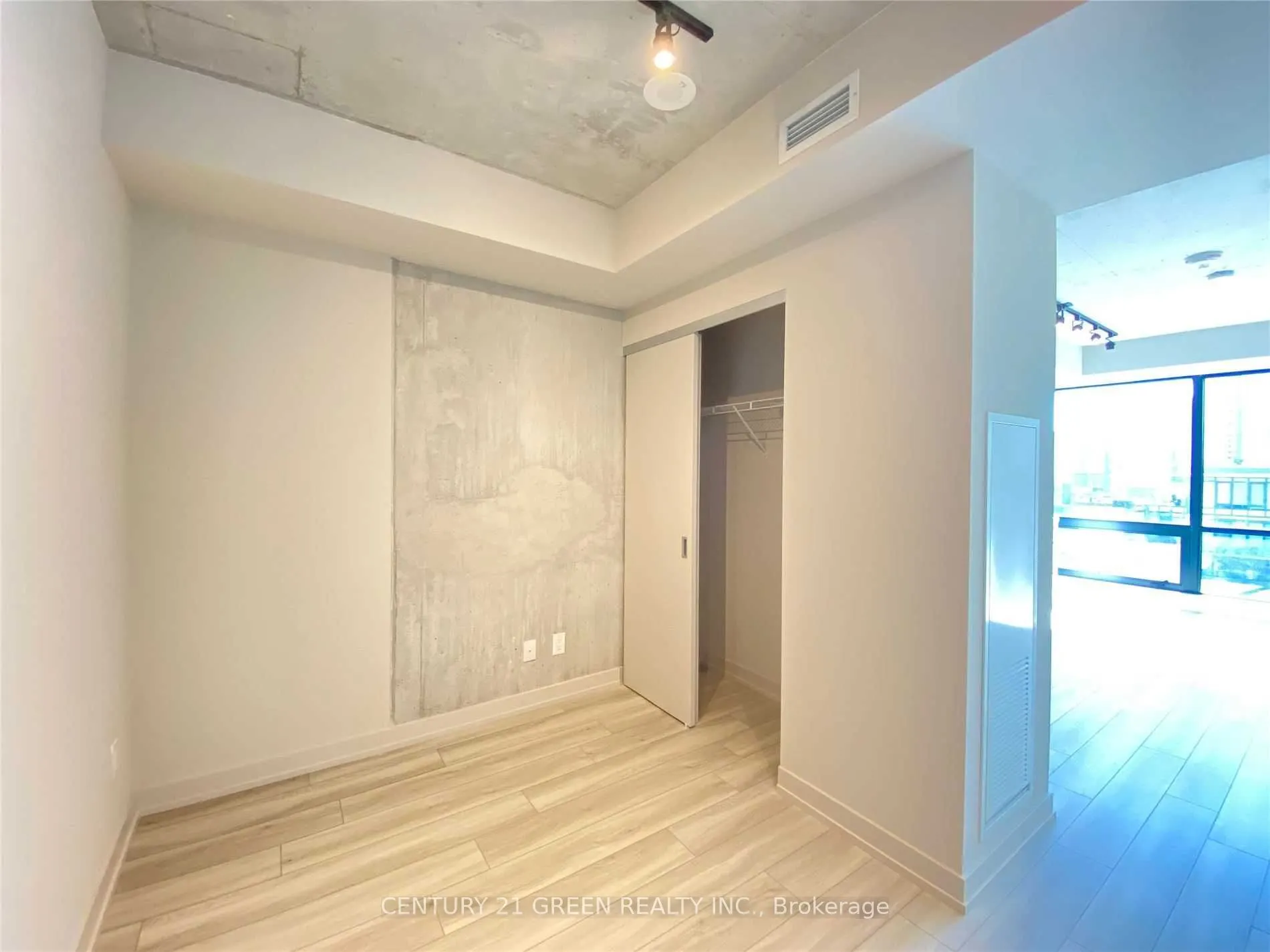 458 Richmond Street W, #204