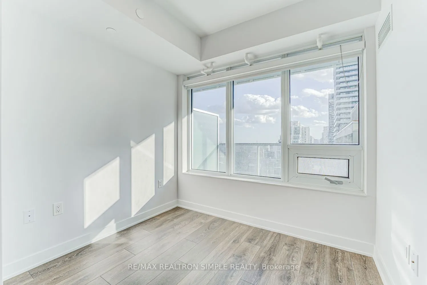 195 Redpath Avenue, #1606