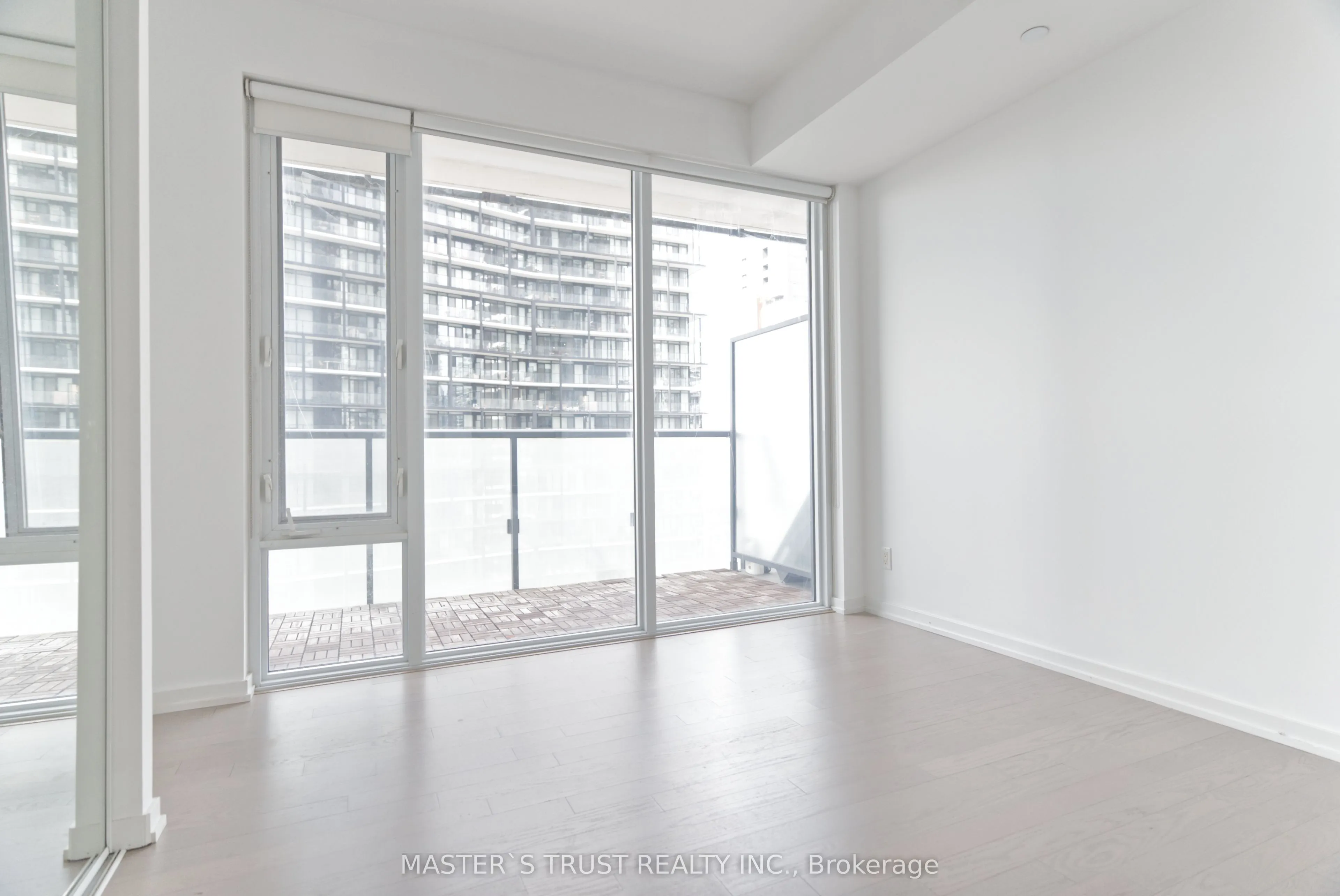 101 Peter Street, #2511