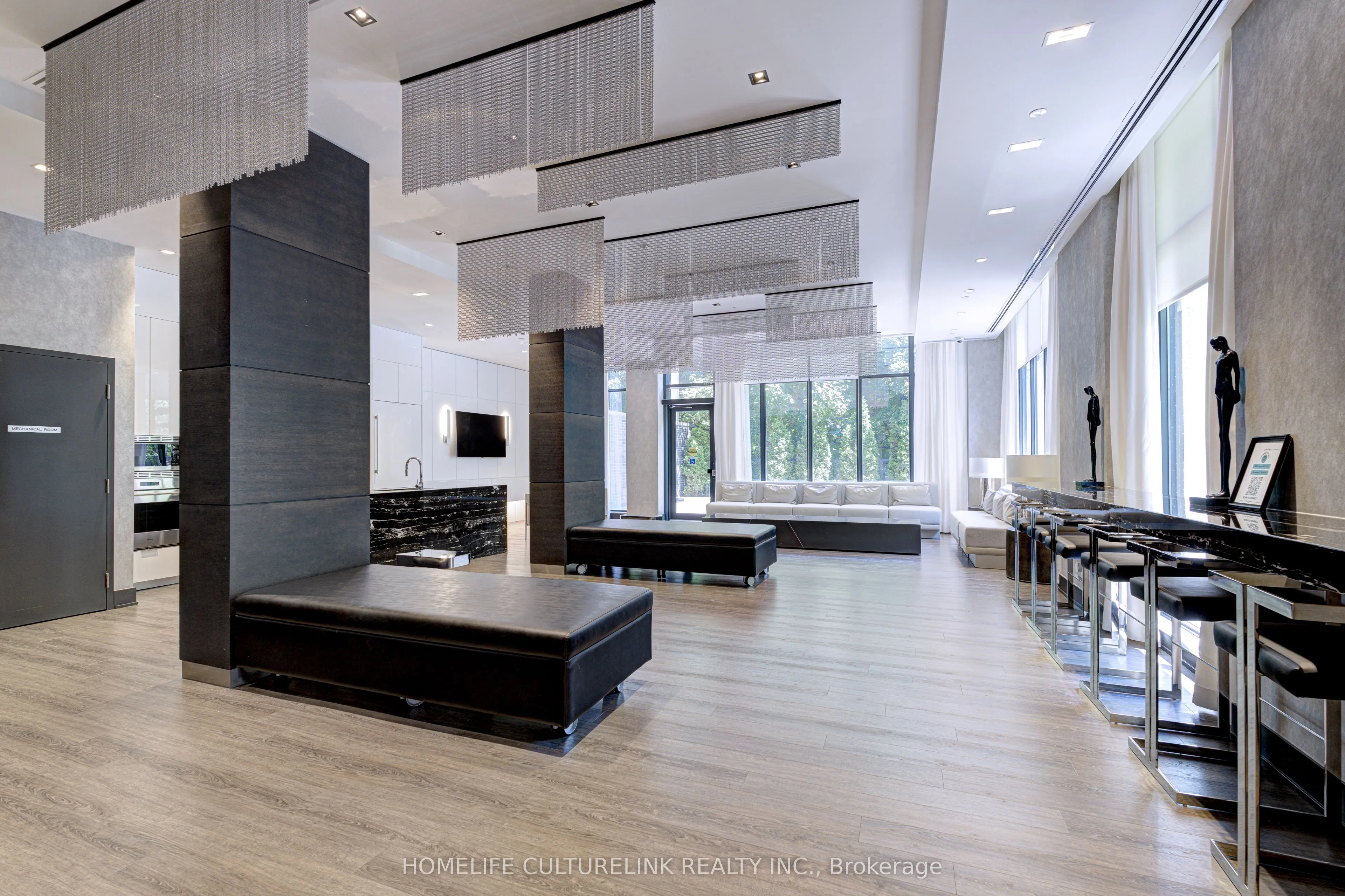 609 Avenue Road, #1704