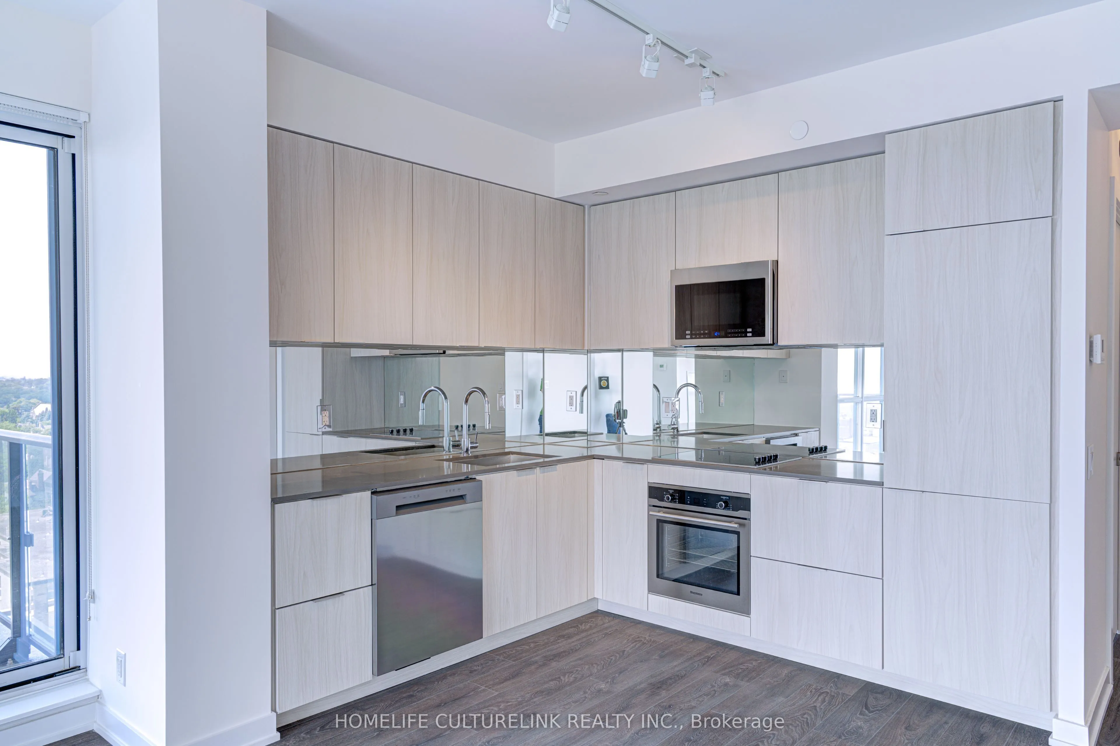 609 Avenue Road, #1704