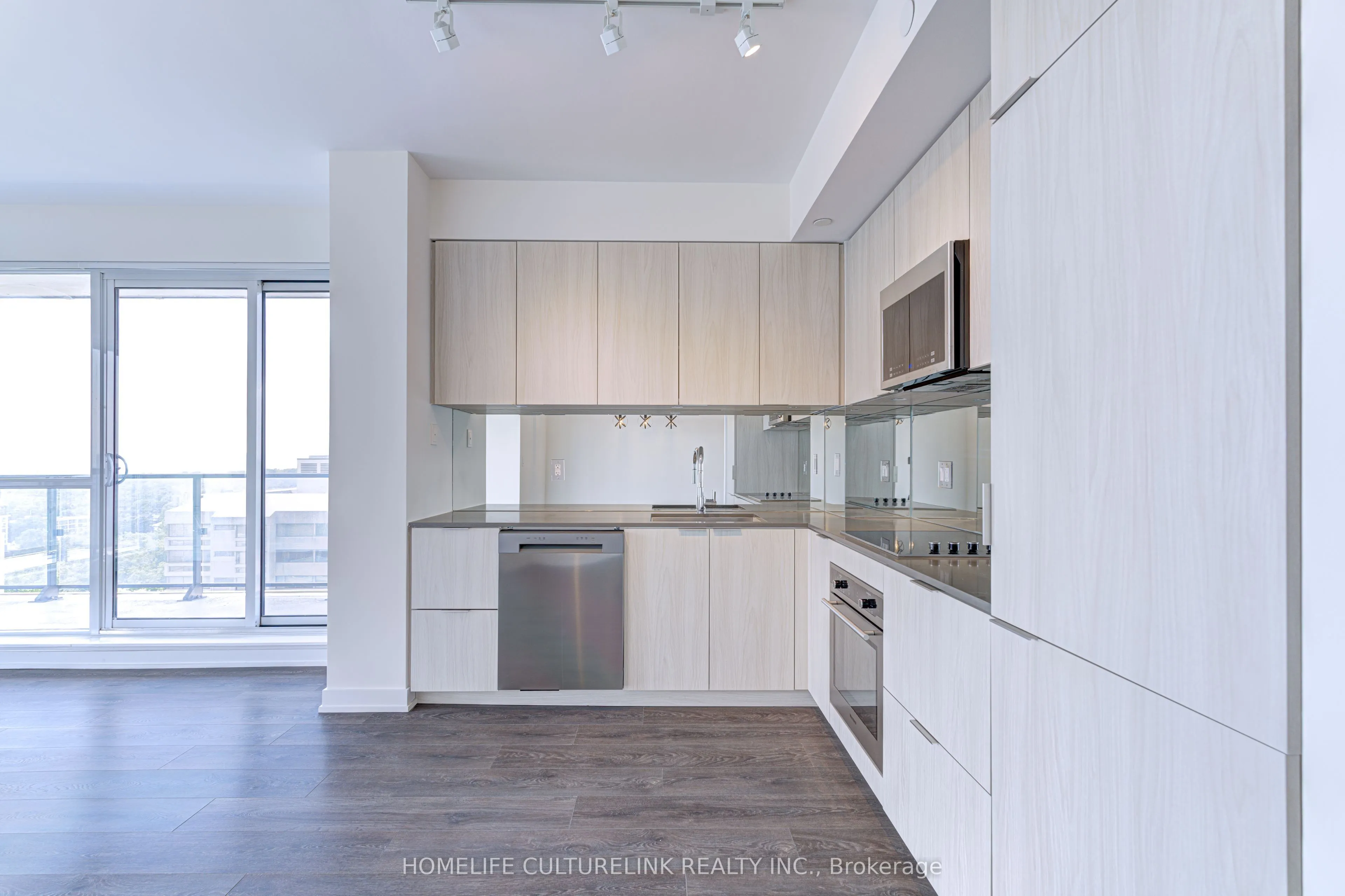 609 Avenue Road, #1704