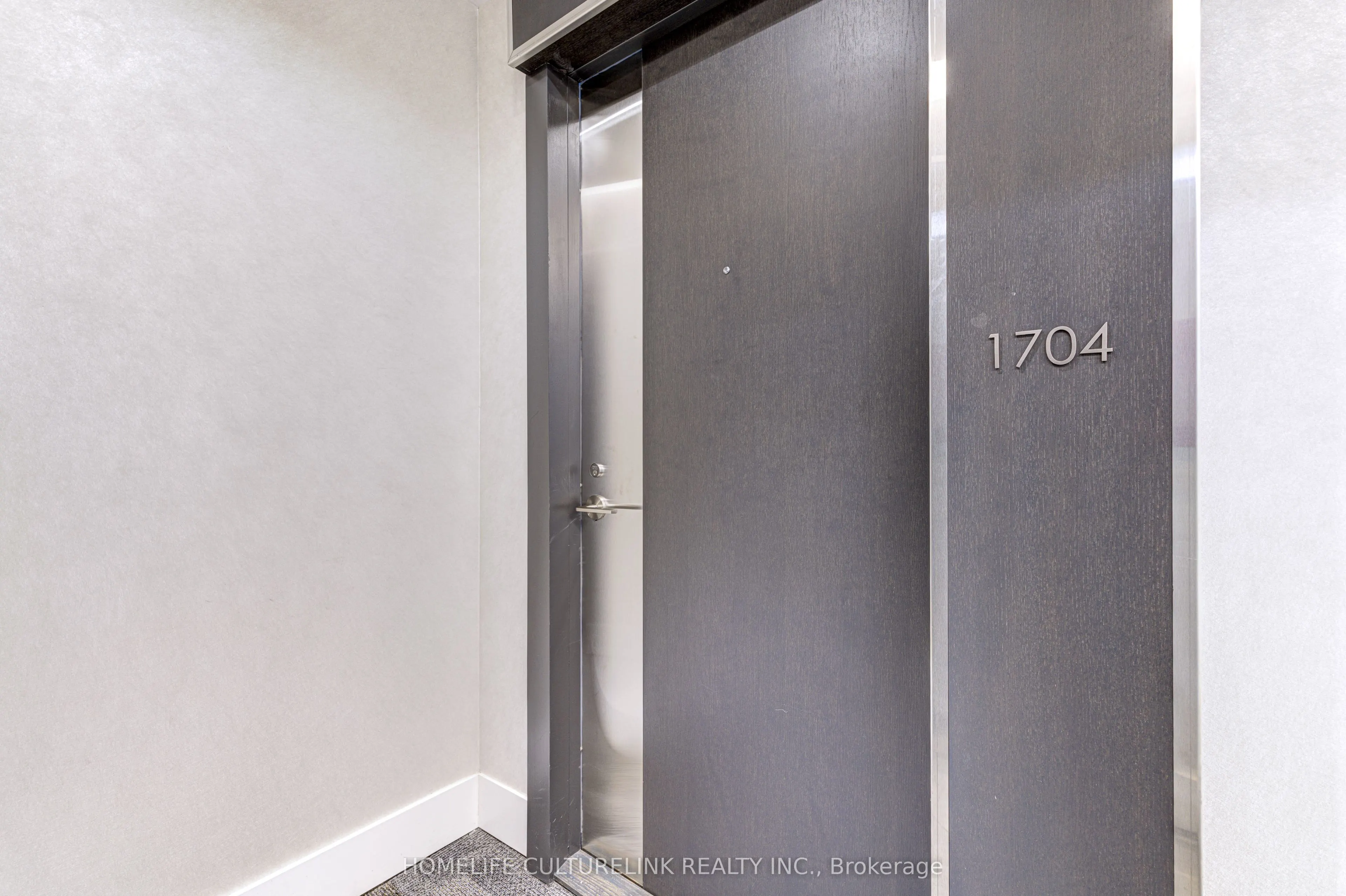 609 Avenue Road, #1704