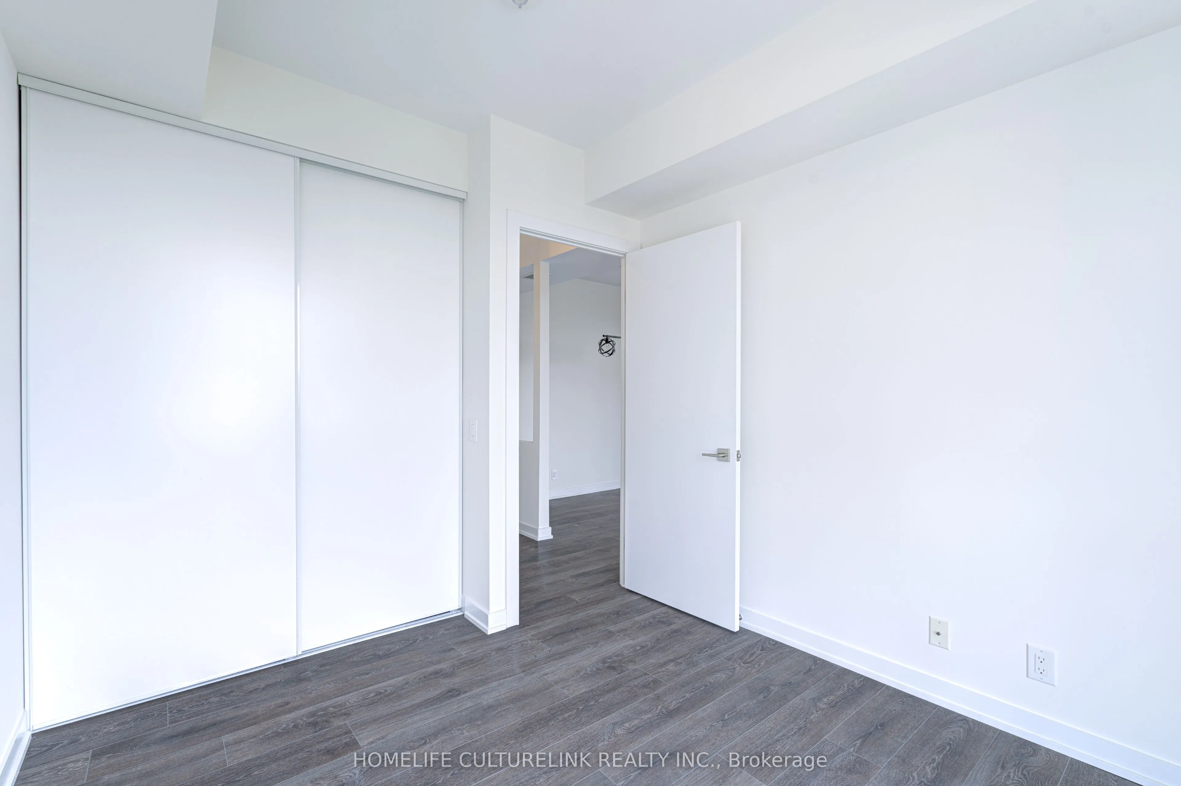 609 Avenue Road, #1704