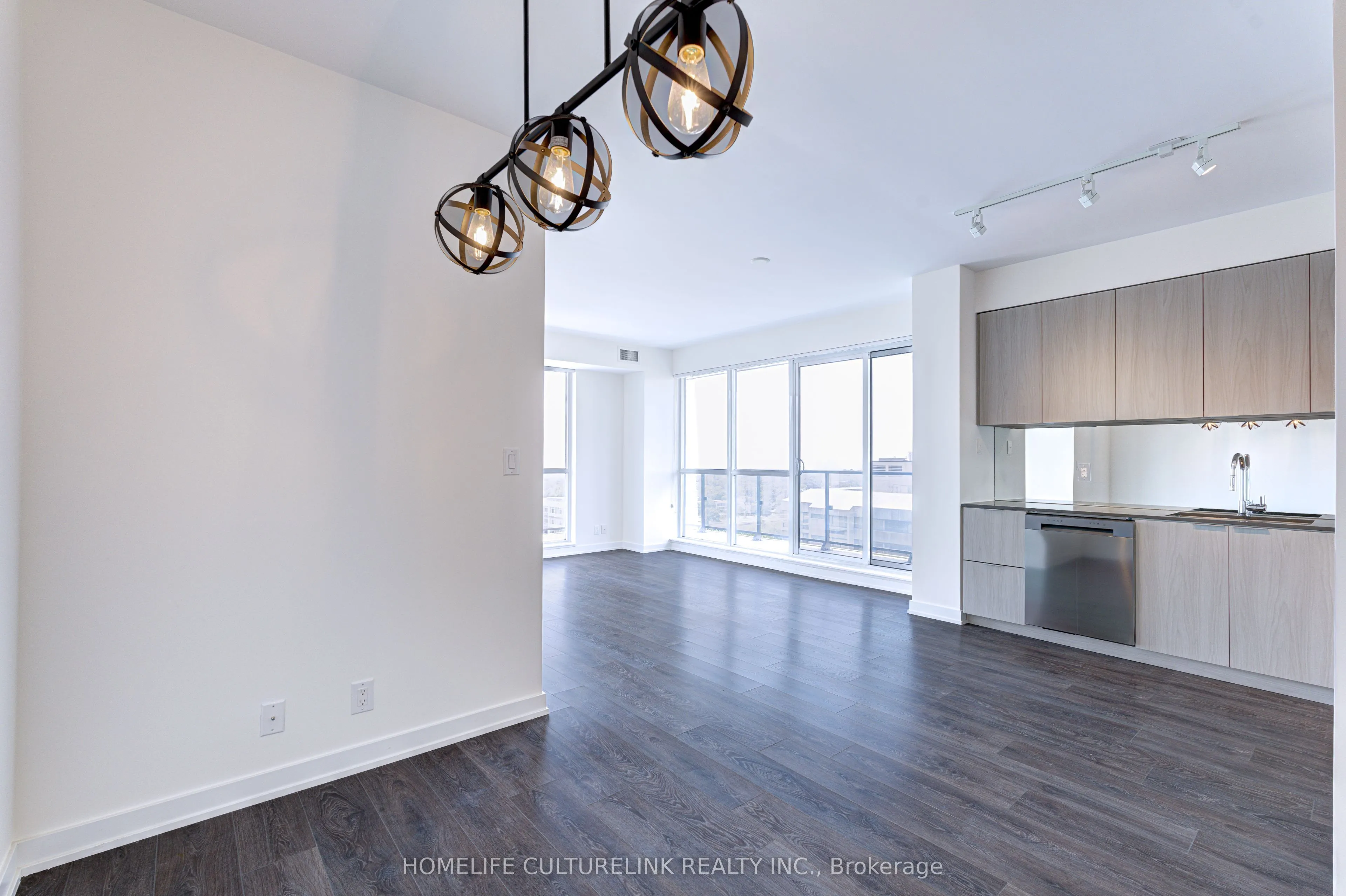 609 Avenue Road, #1704