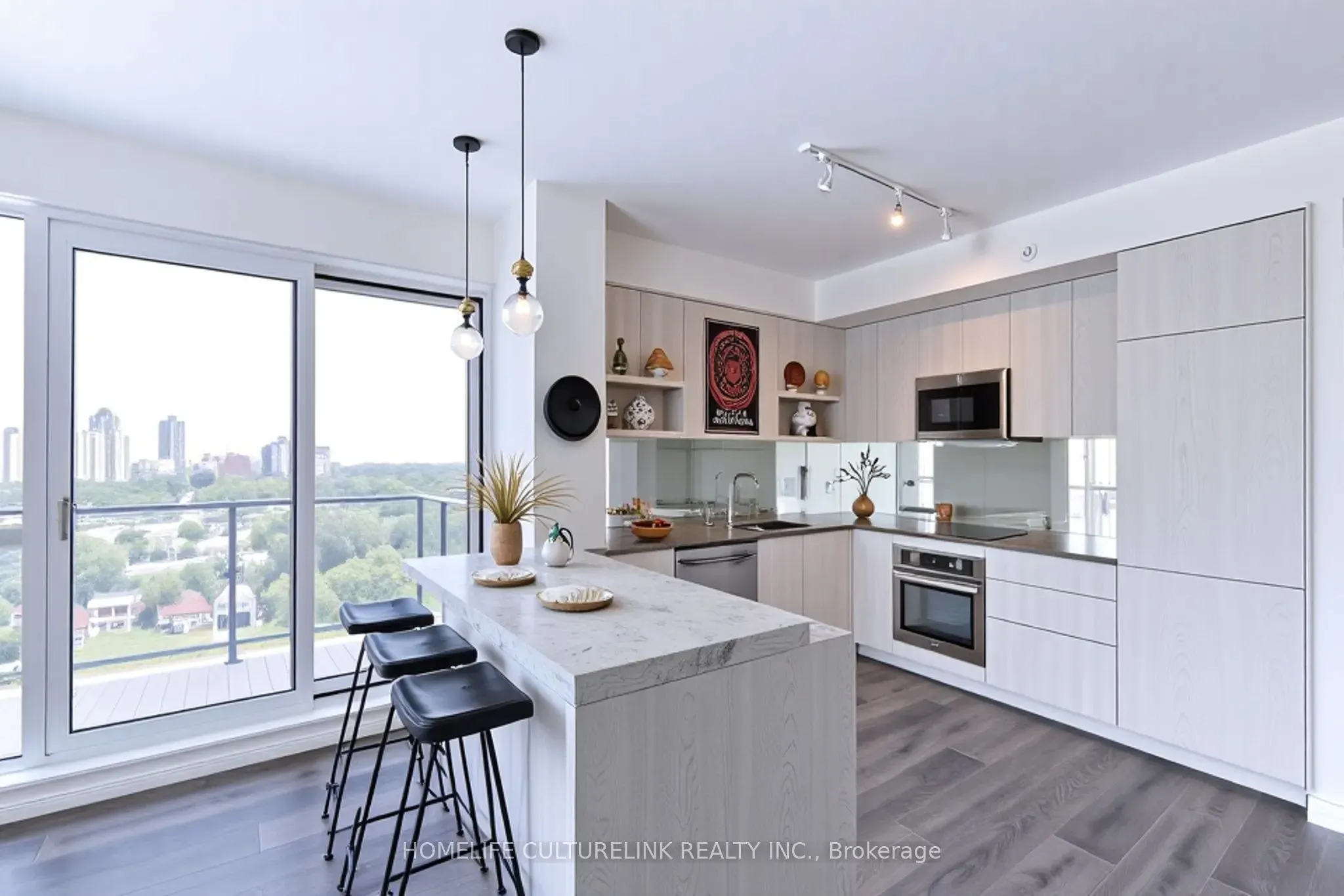 609 Avenue Road, #1704