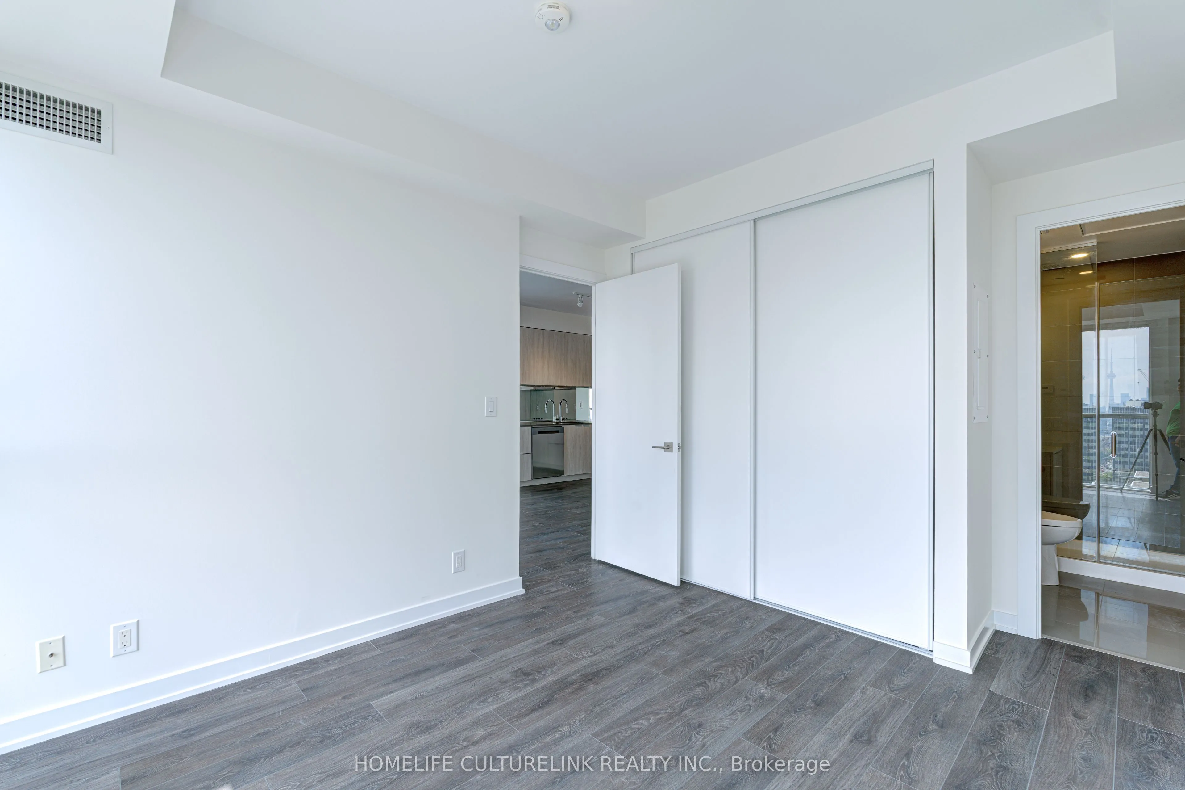 609 Avenue Road, #1704