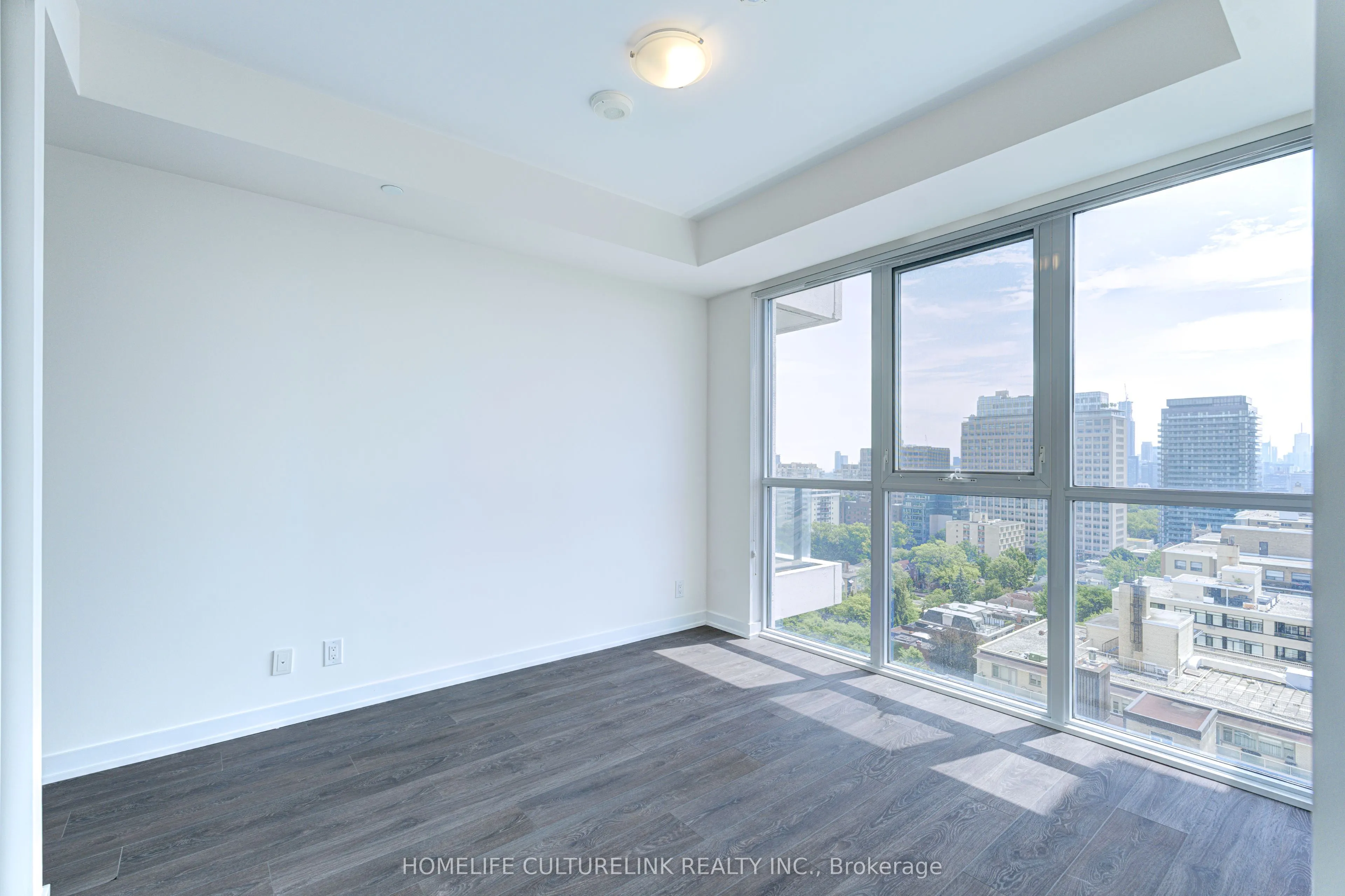 609 Avenue Road, #1704