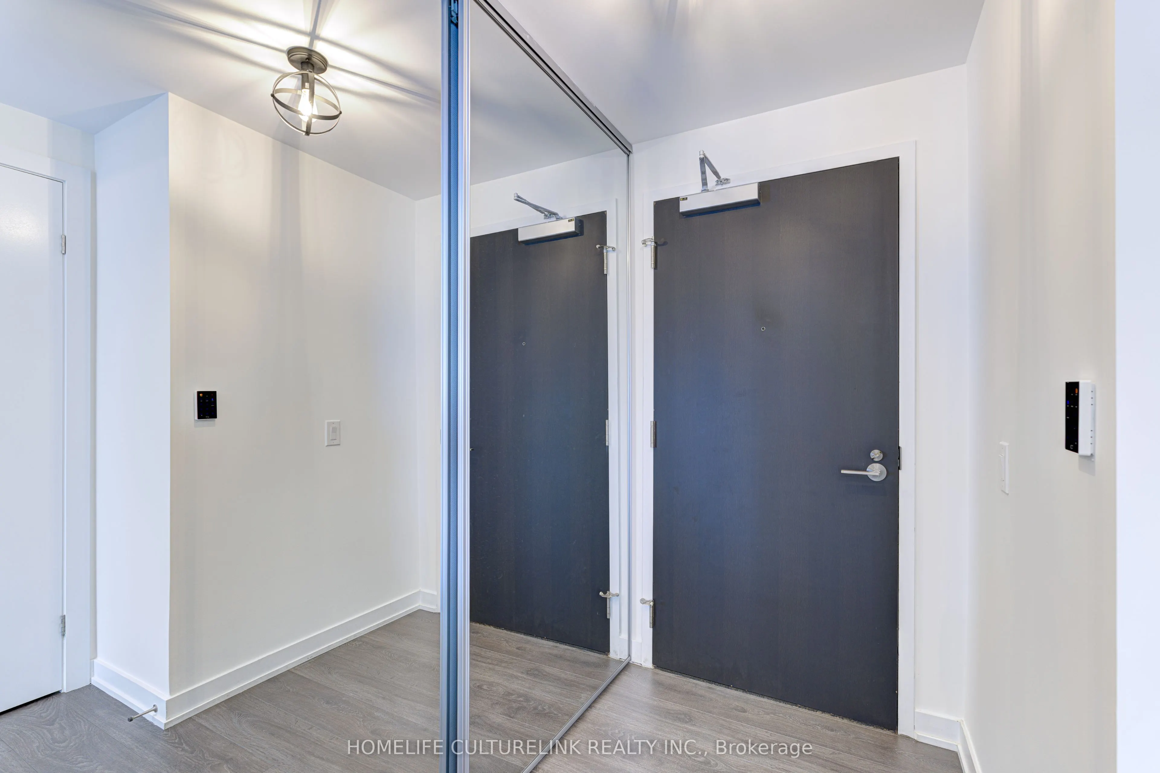 609 Avenue Road, #1704