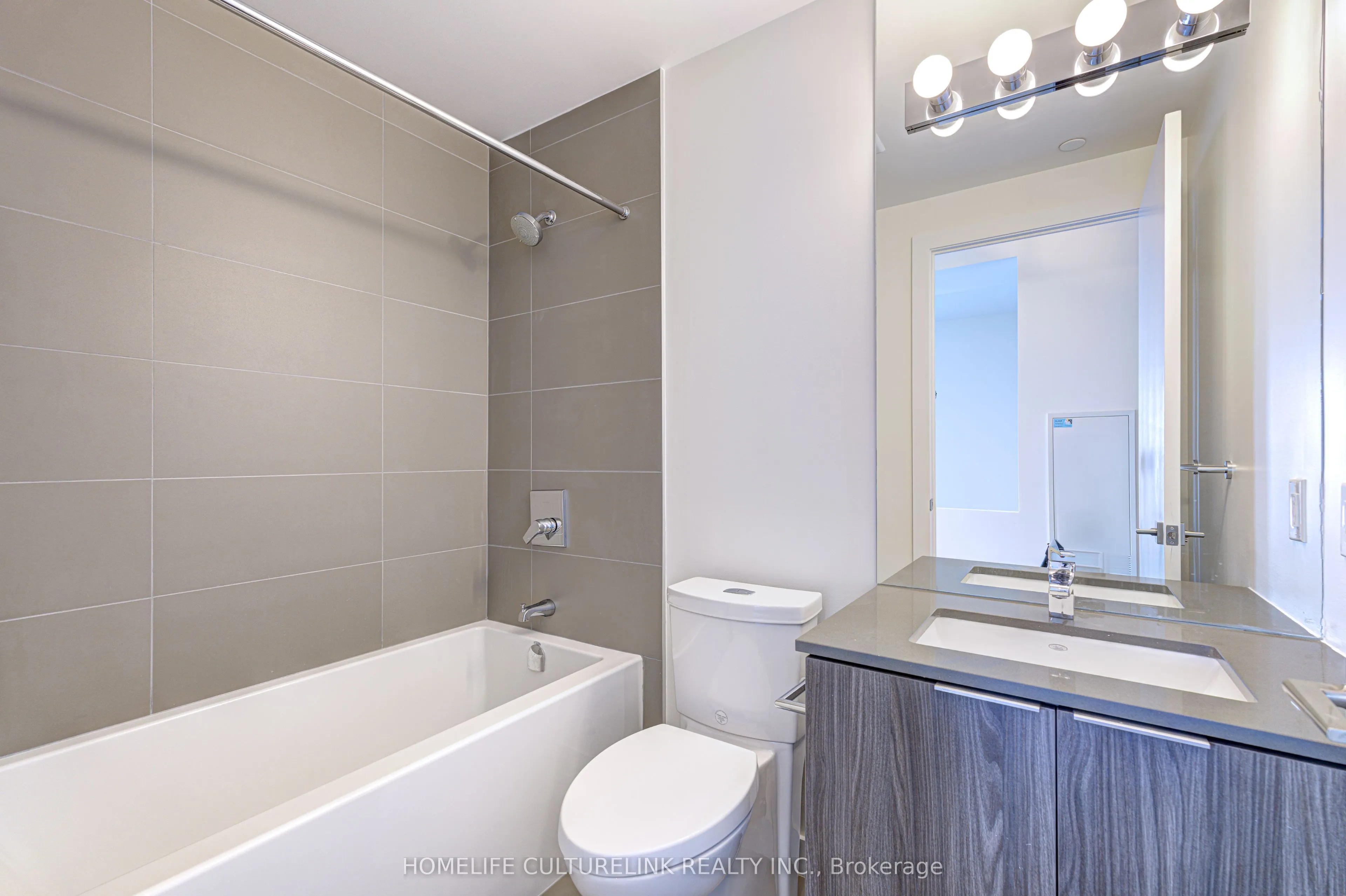 609 Avenue Road, #1704