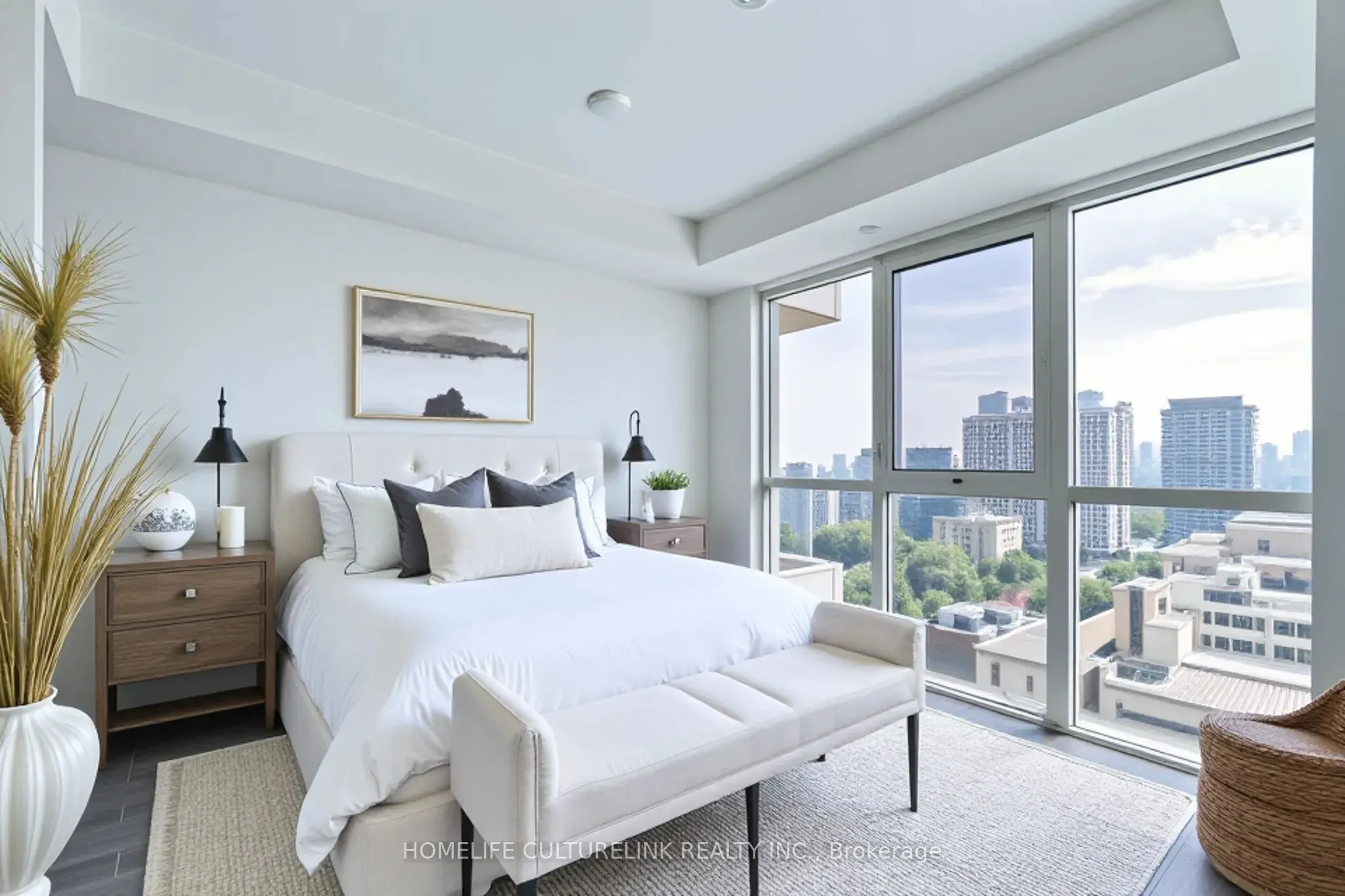 609 Avenue Road, #1704