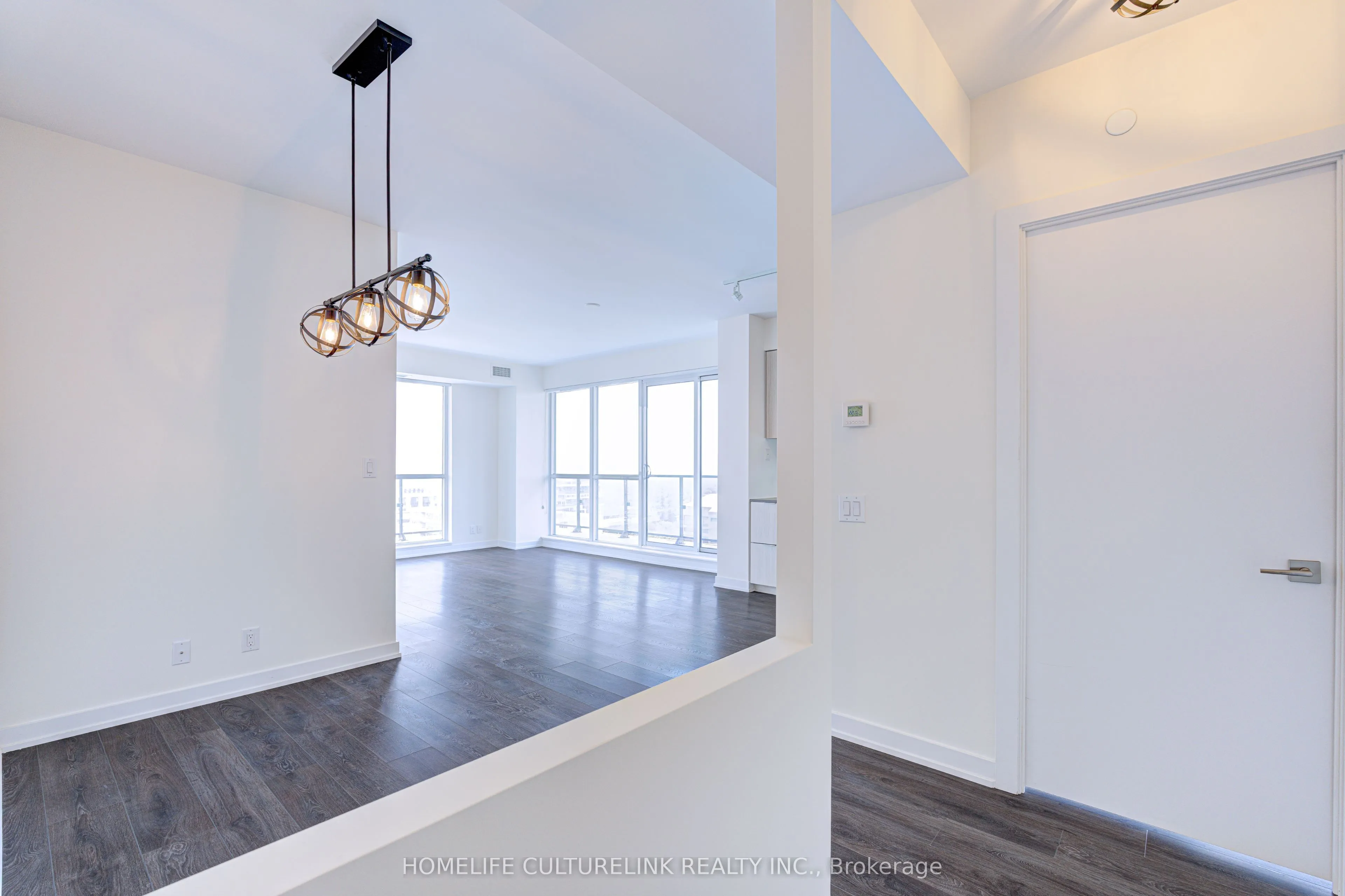 609 Avenue Road, #1704