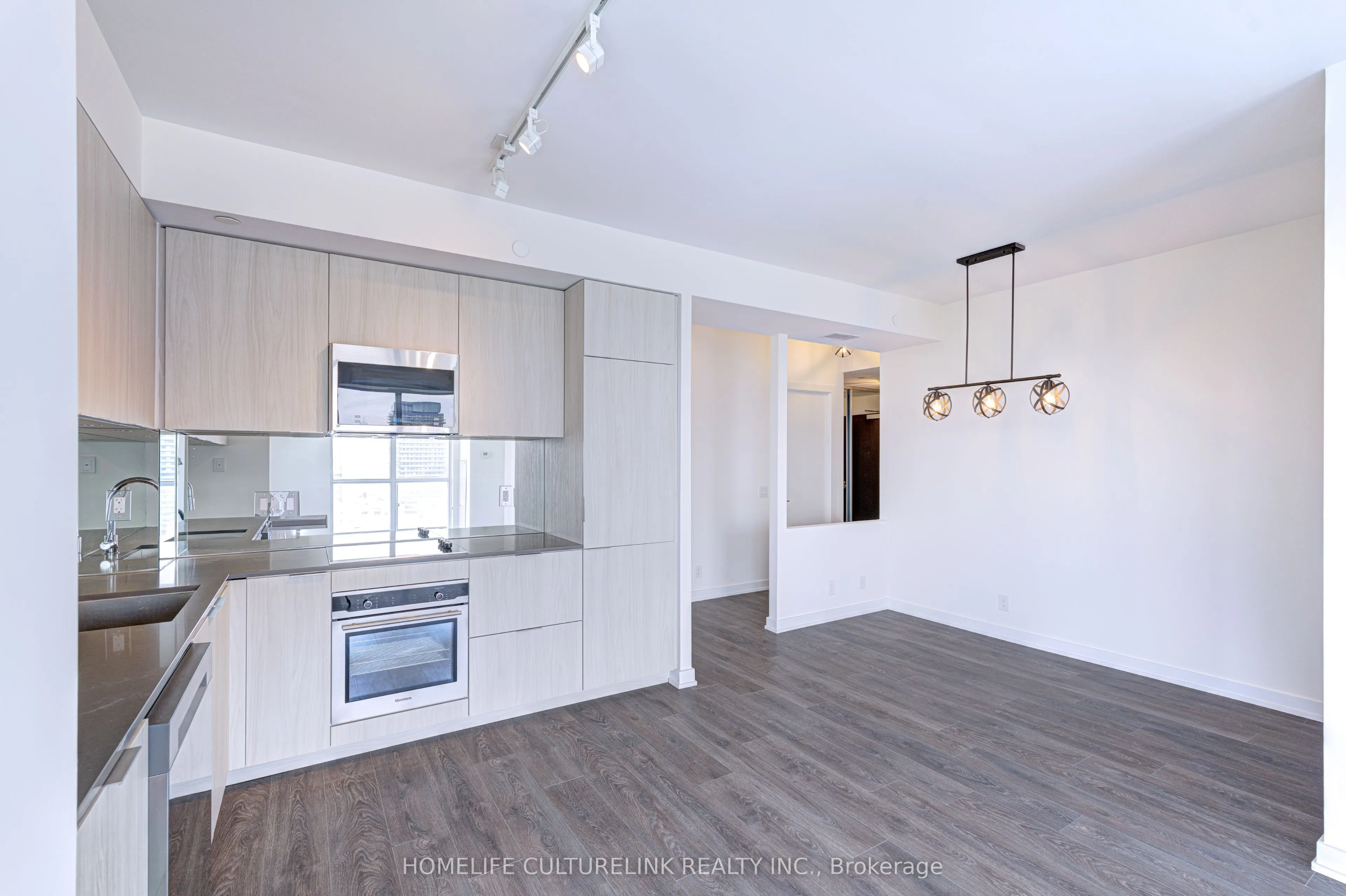 609 Avenue Road, #1704
