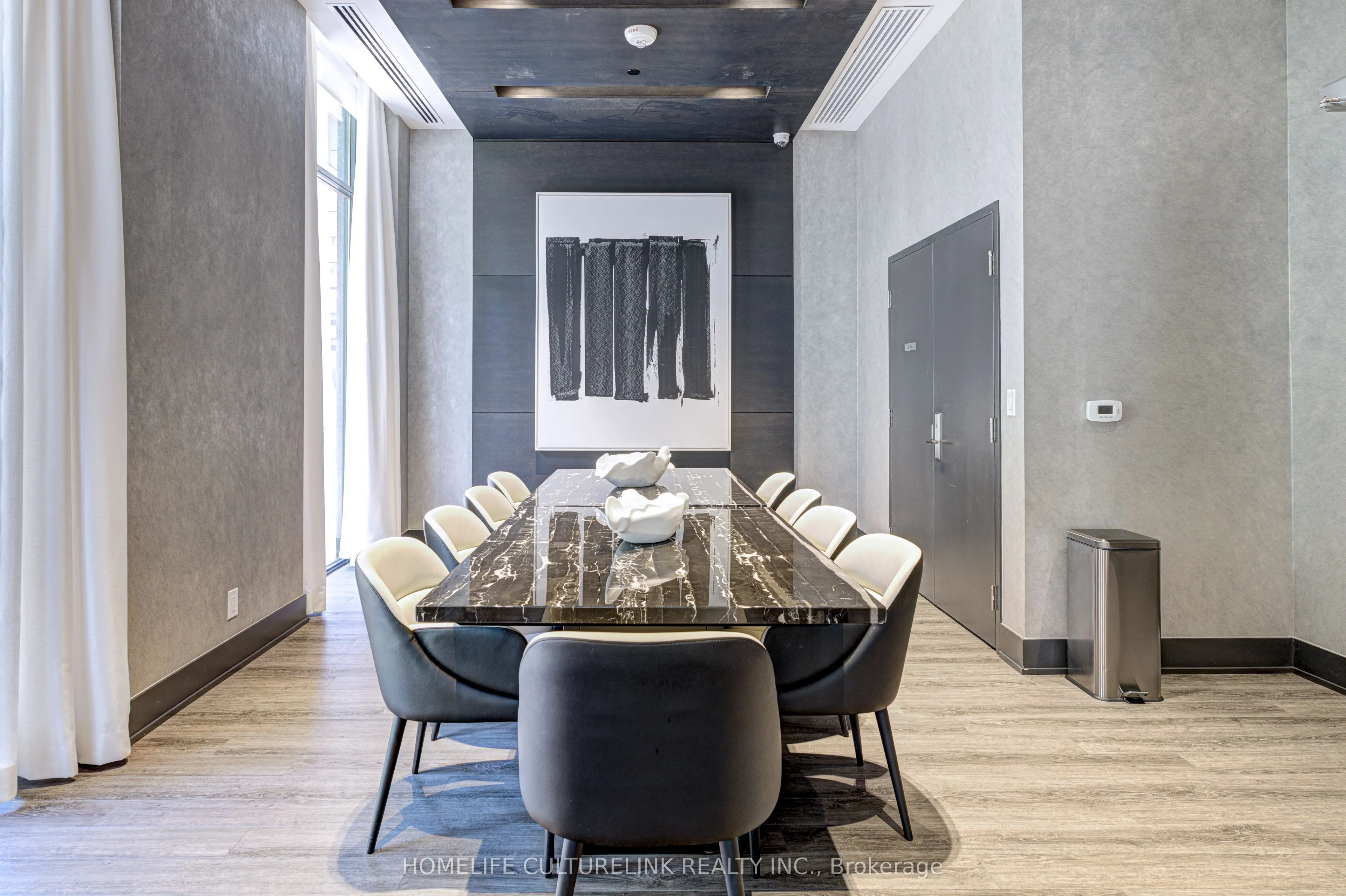 609 Avenue Road, #1704