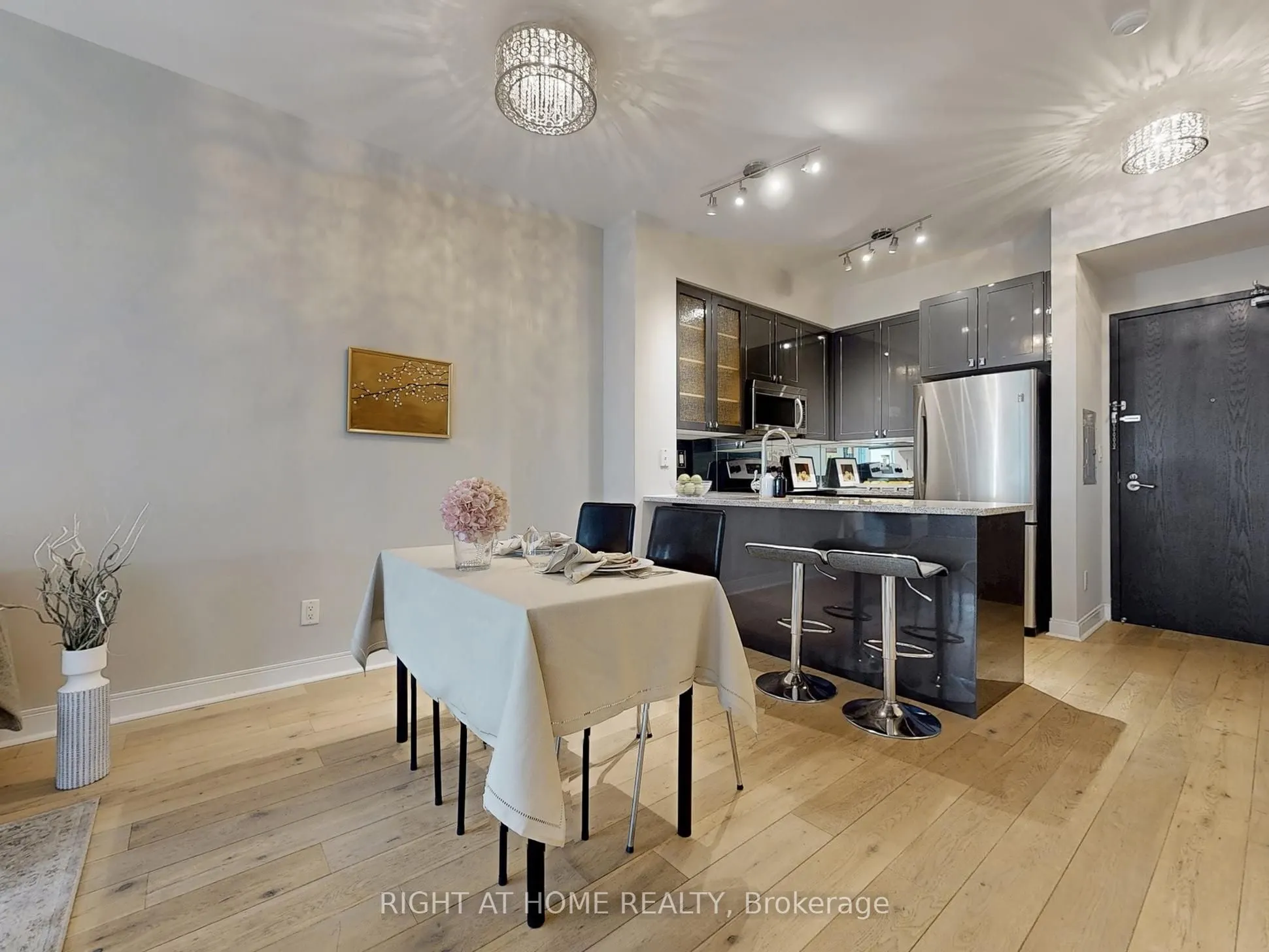 21 Scollard Street, #207