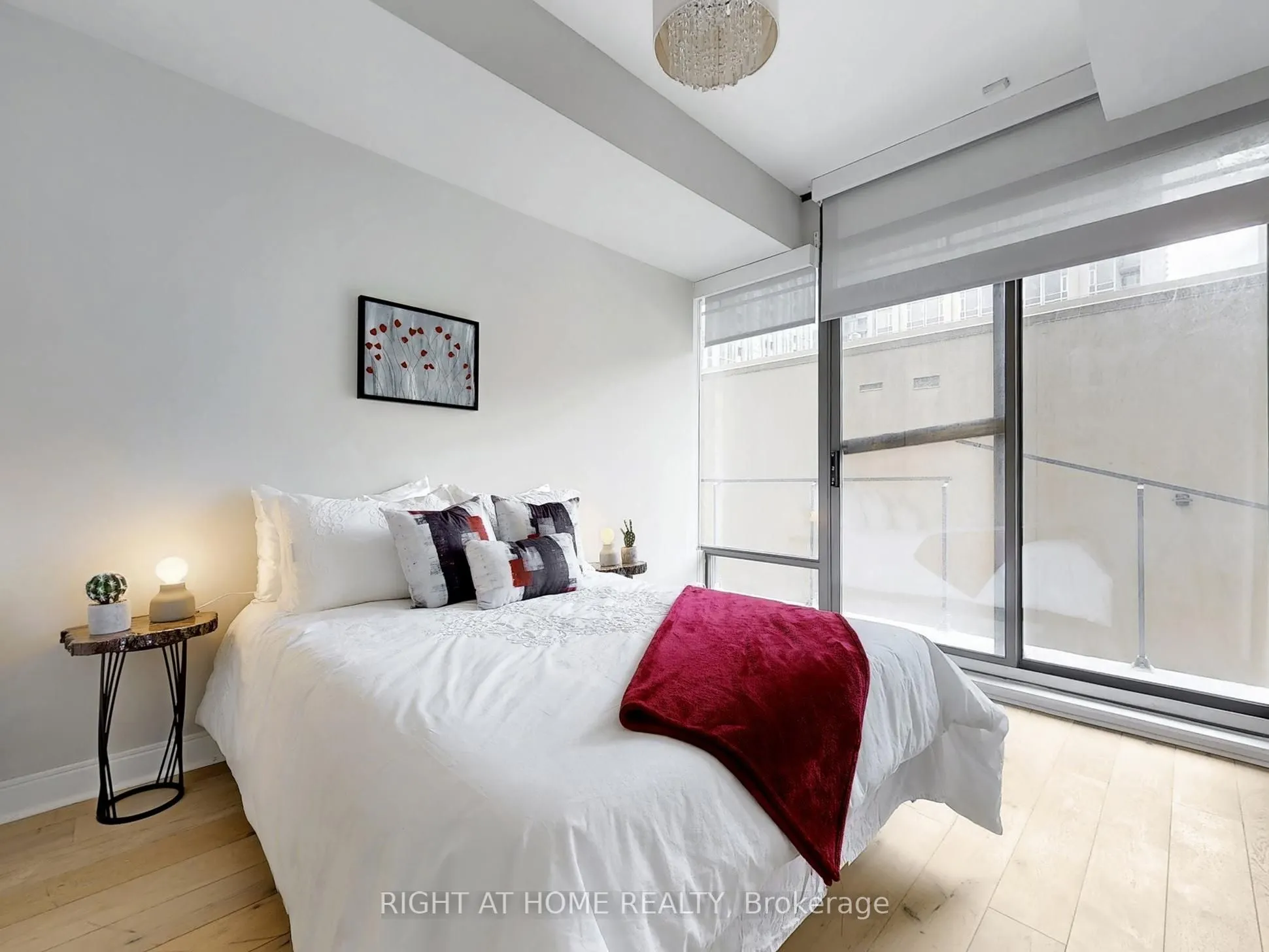 21 Scollard Street, #207