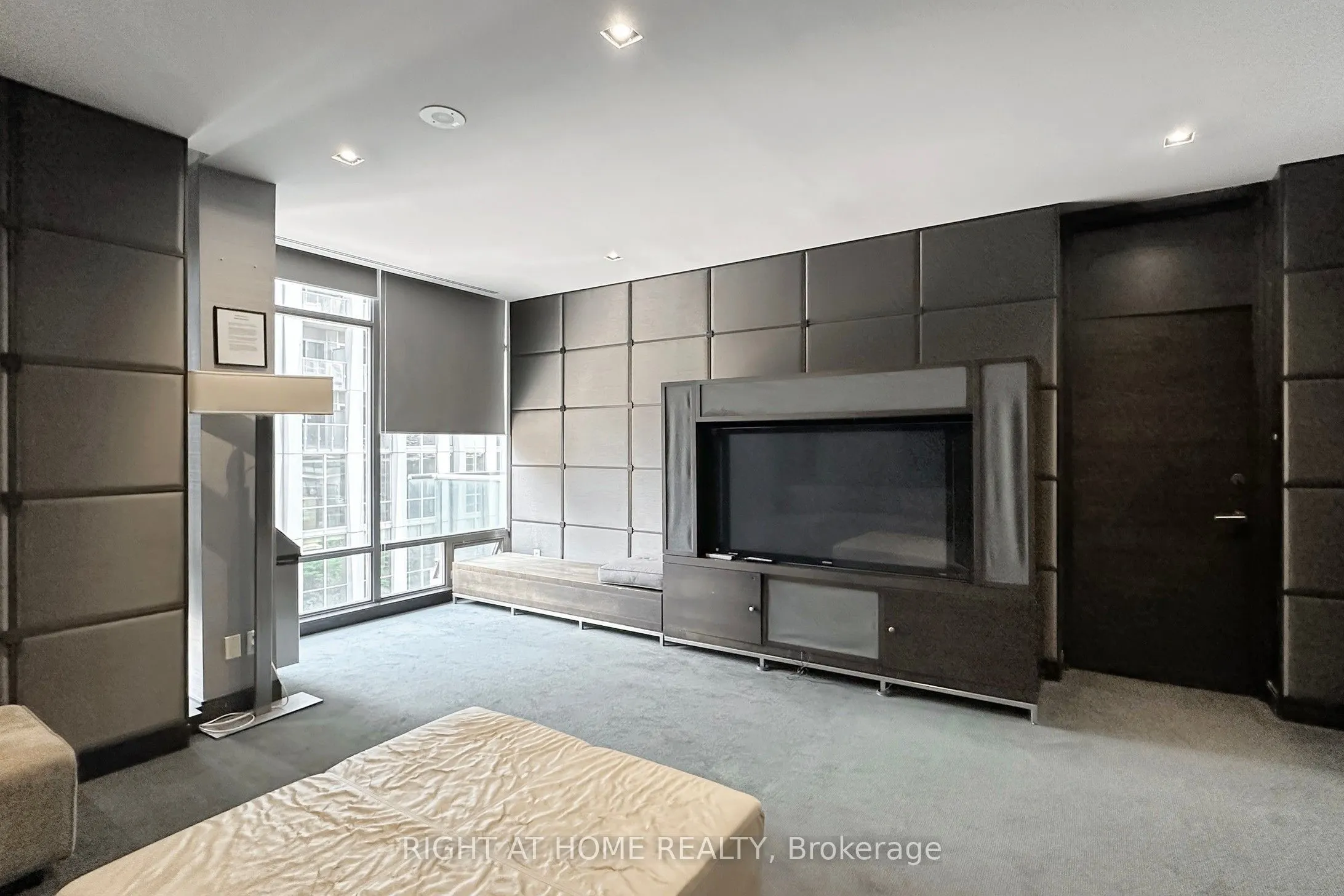 21 Scollard Street, #207