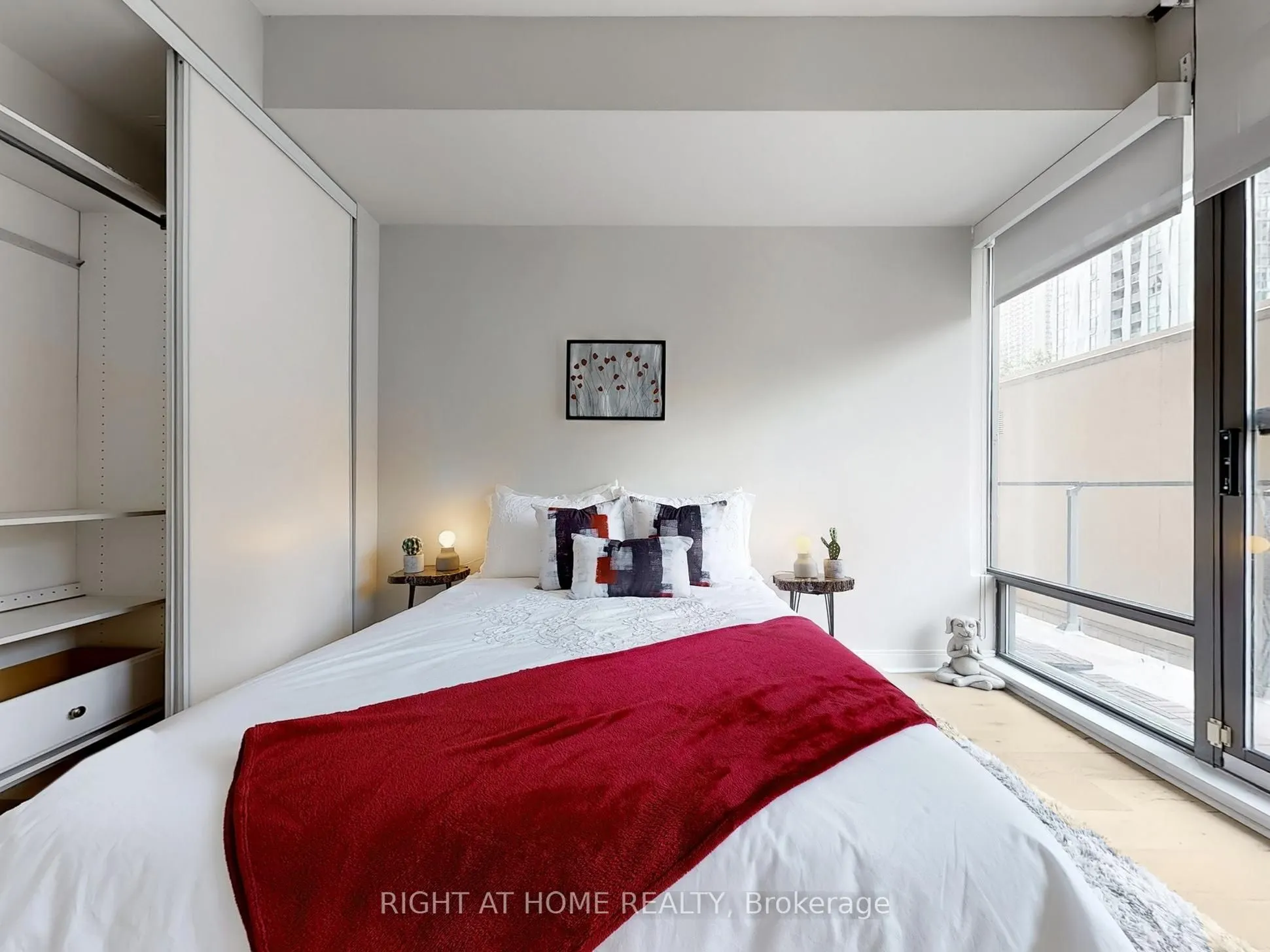 21 Scollard Street, #207