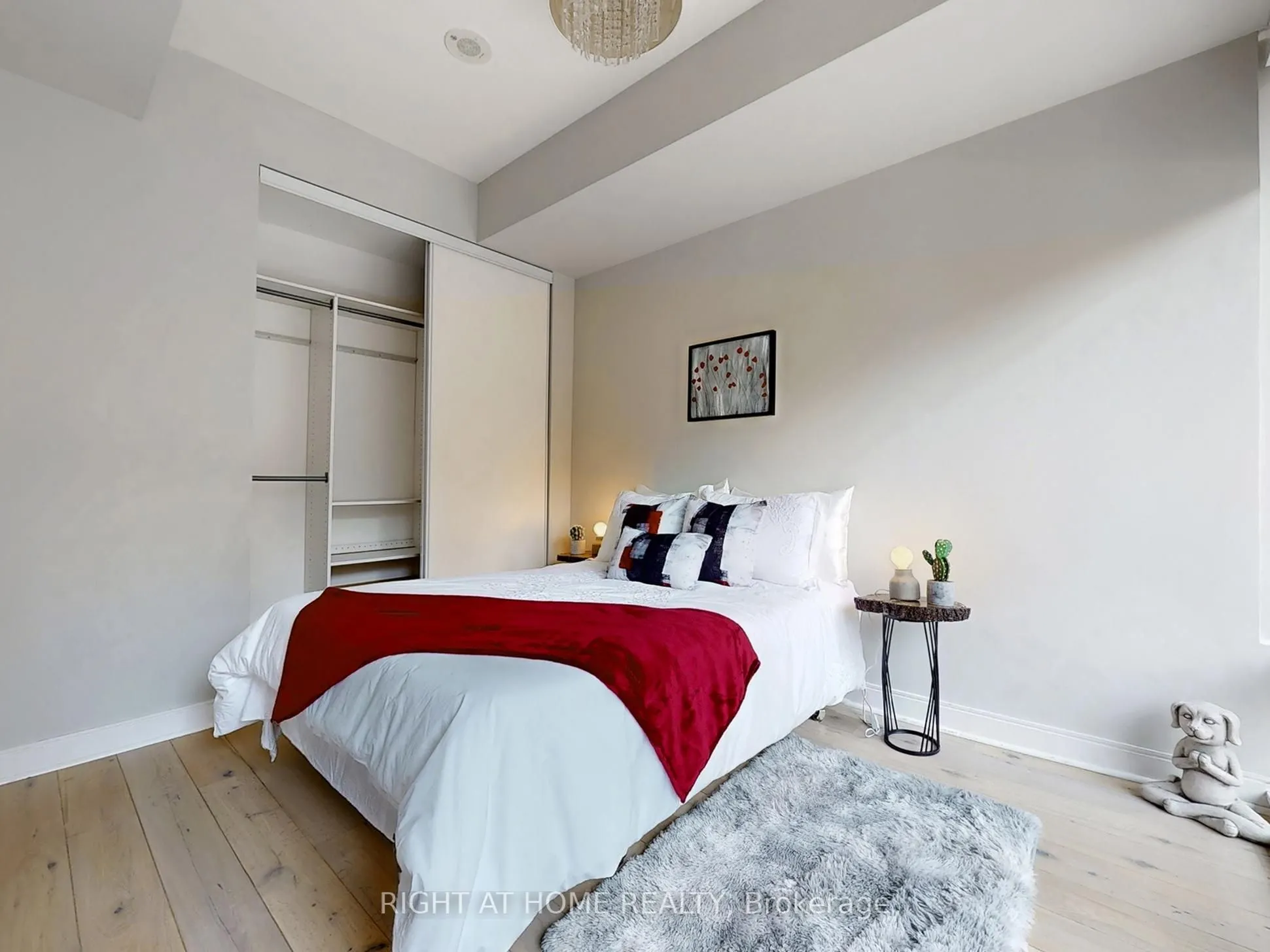 21 Scollard Street, #207
