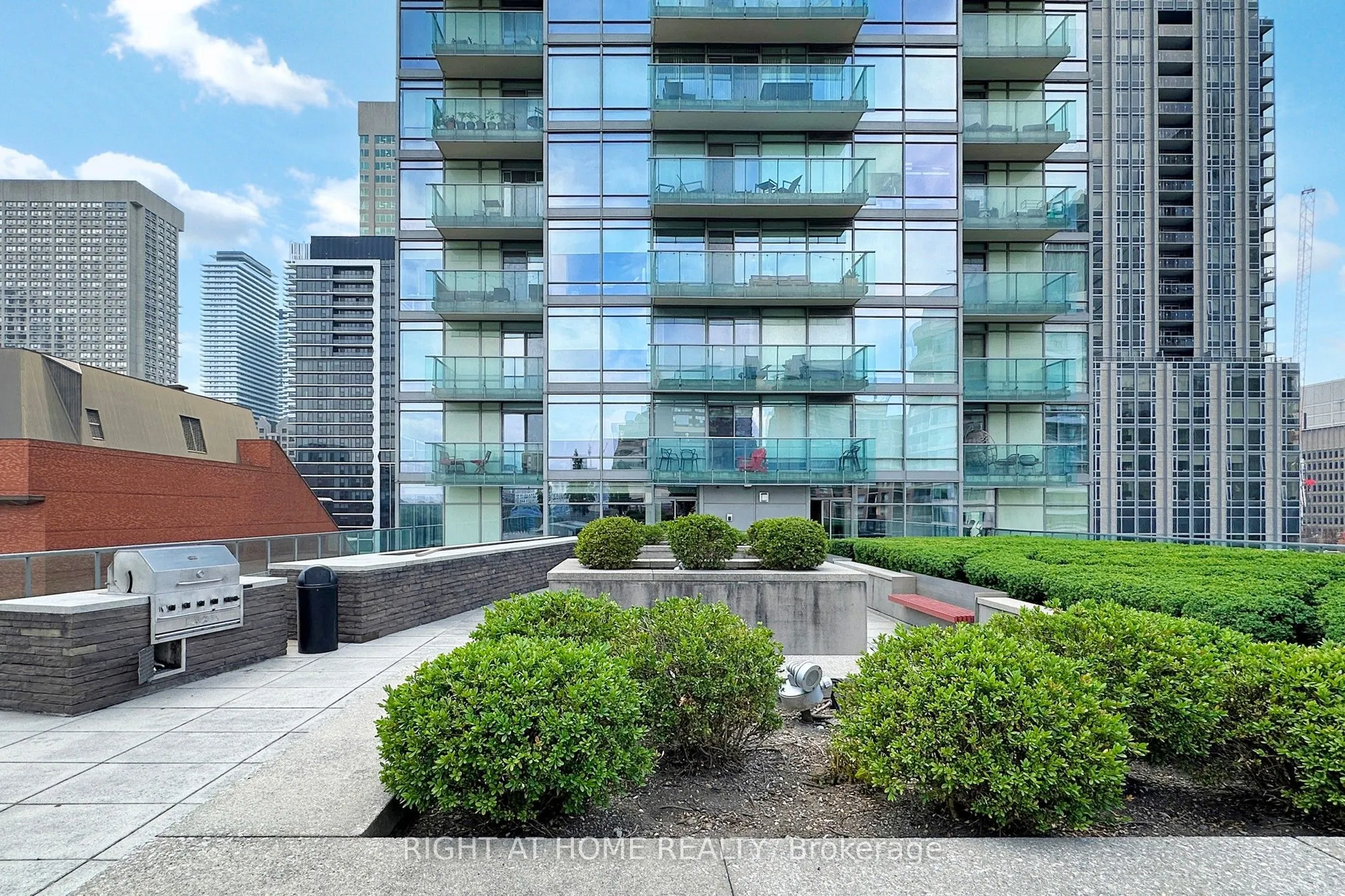 21 Scollard Street, #207