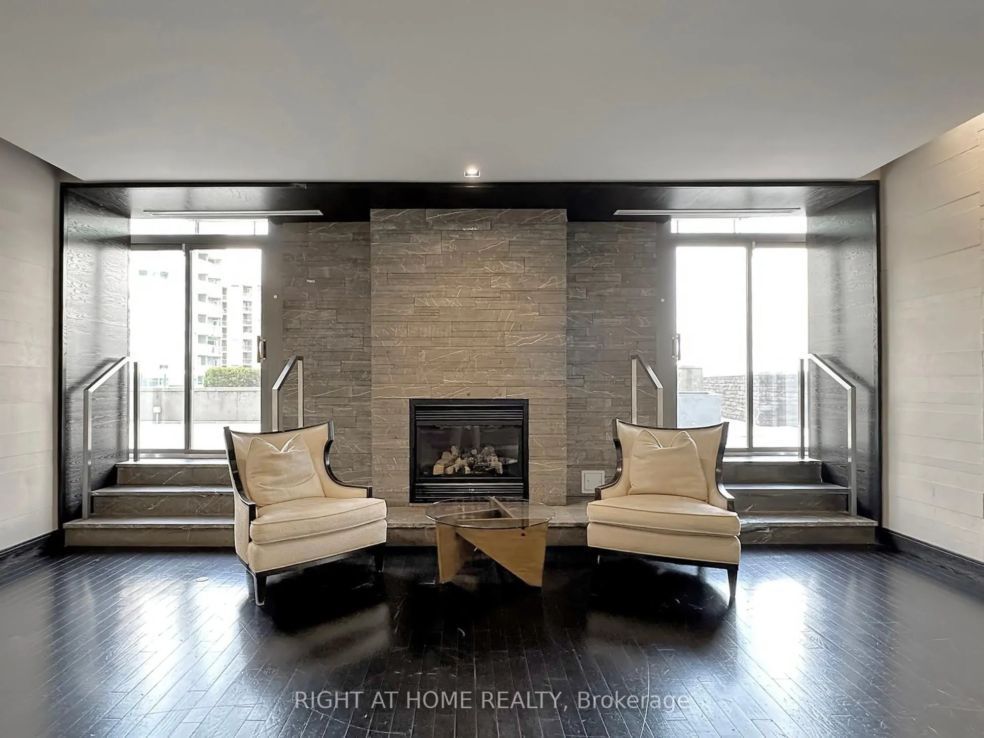 21 Scollard Street, #207