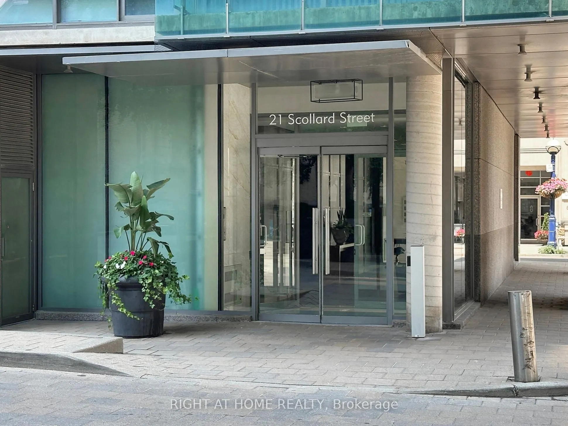21 Scollard Street, #207