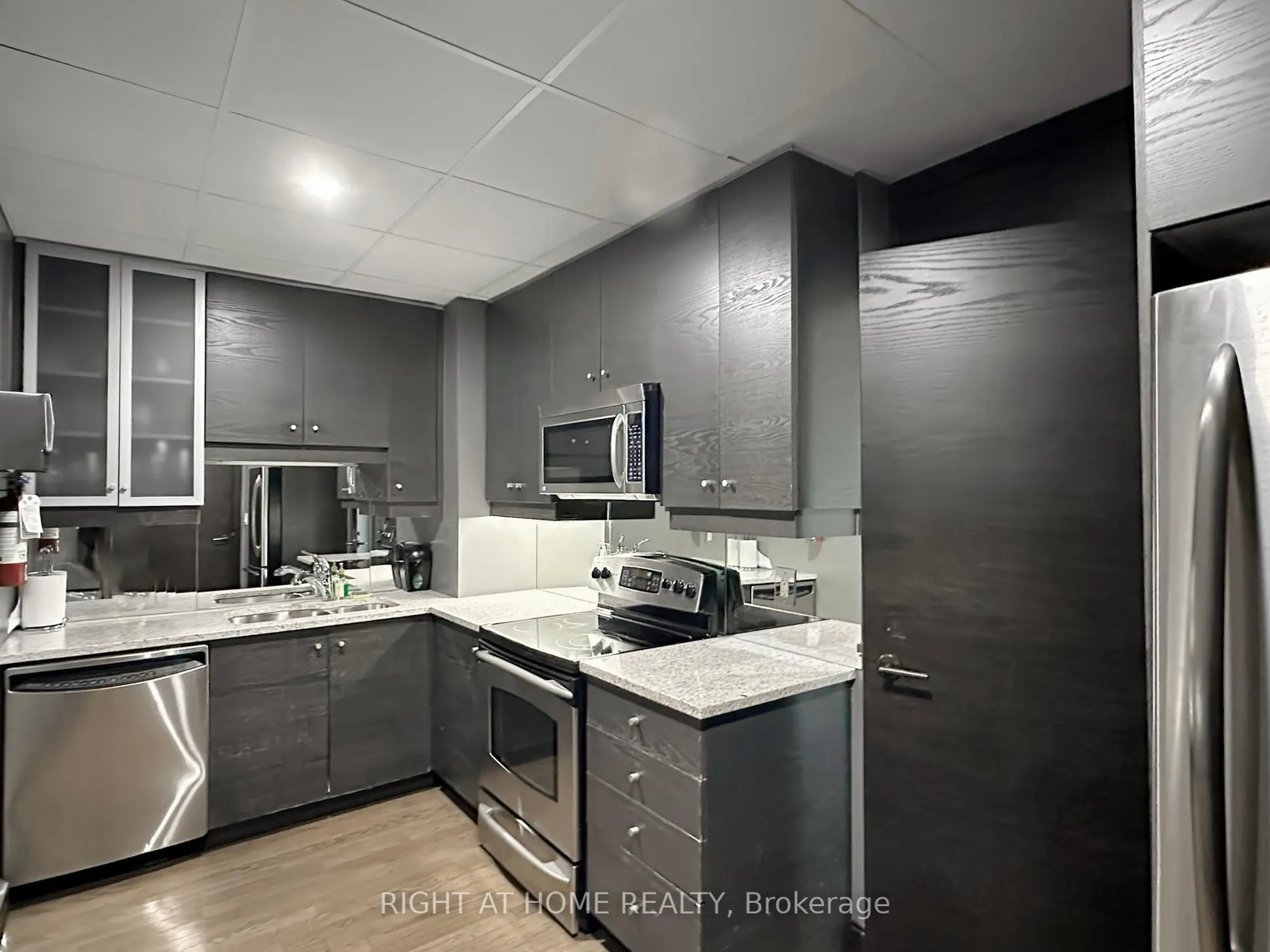 21 Scollard Street, #207