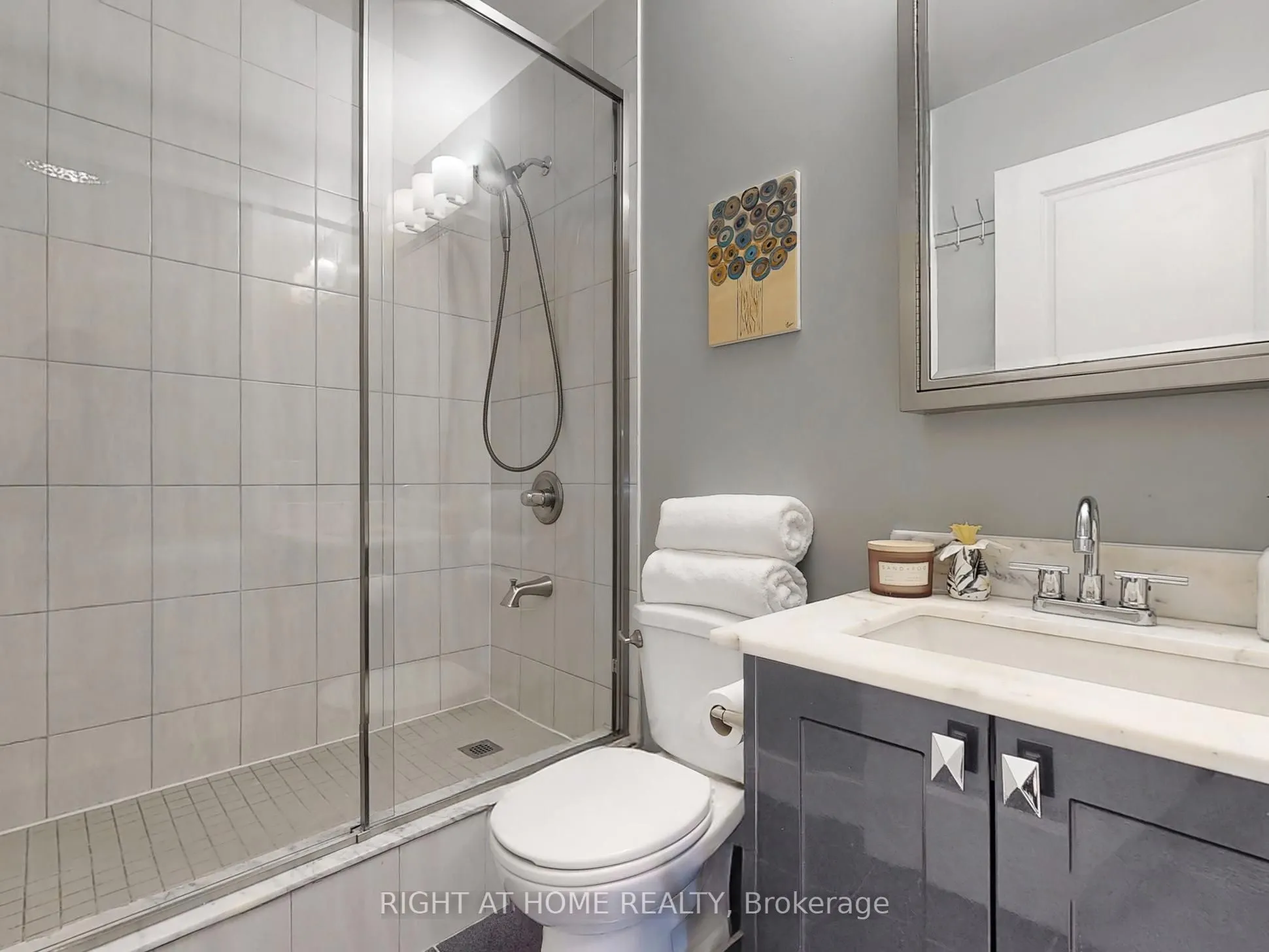 21 Scollard Street, #207