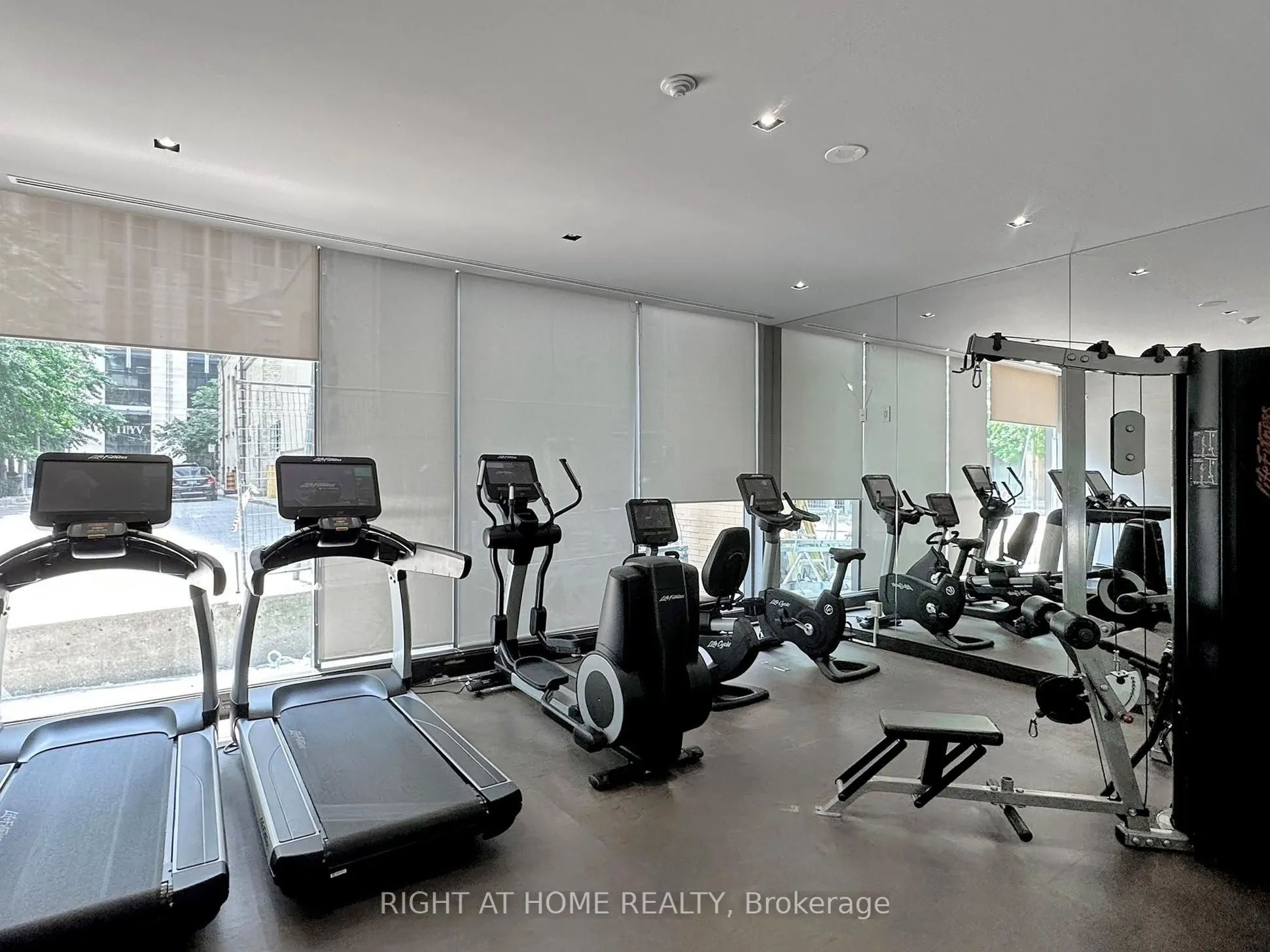 21 Scollard Street, #207