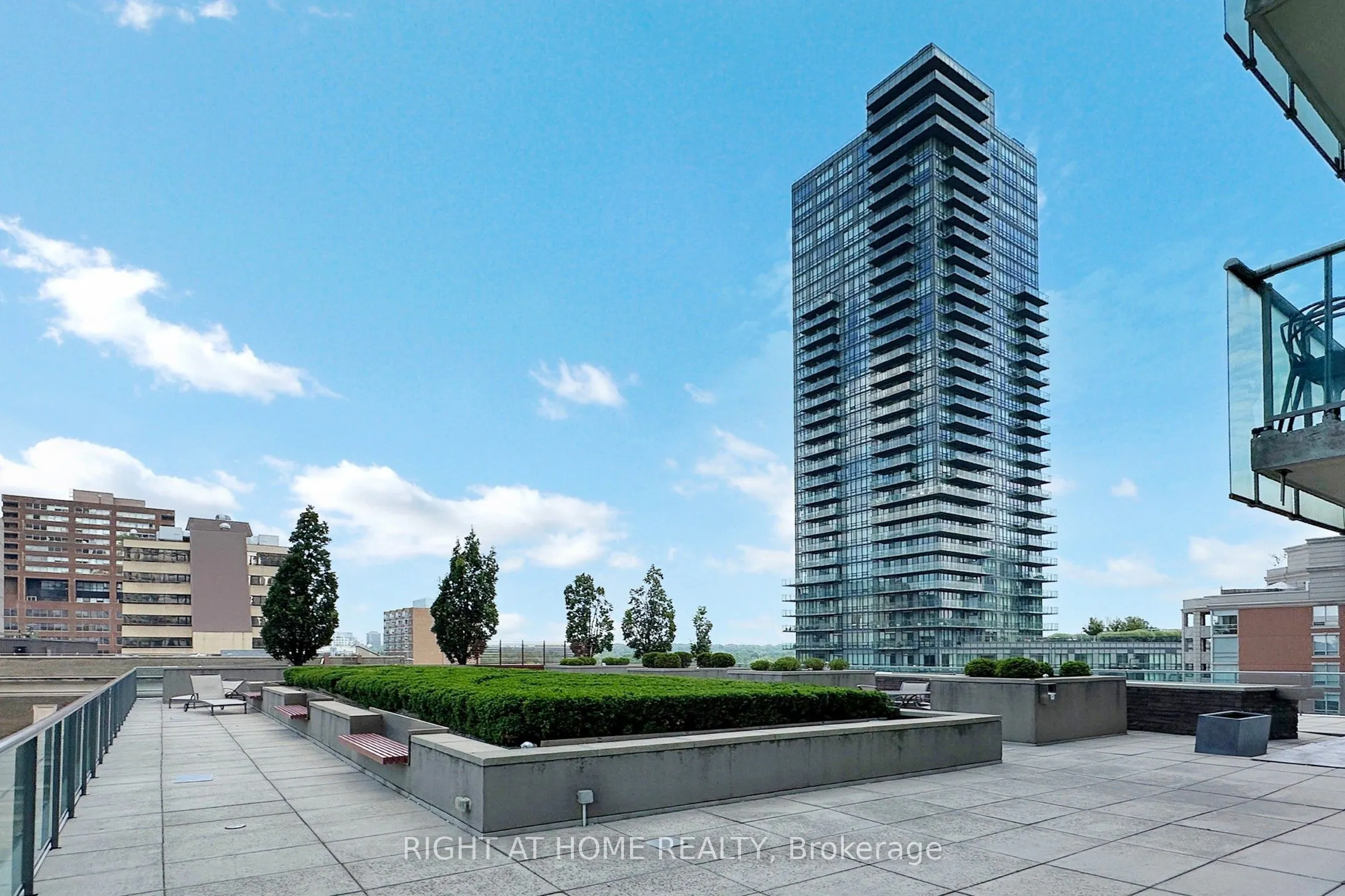 21 Scollard Street, #207