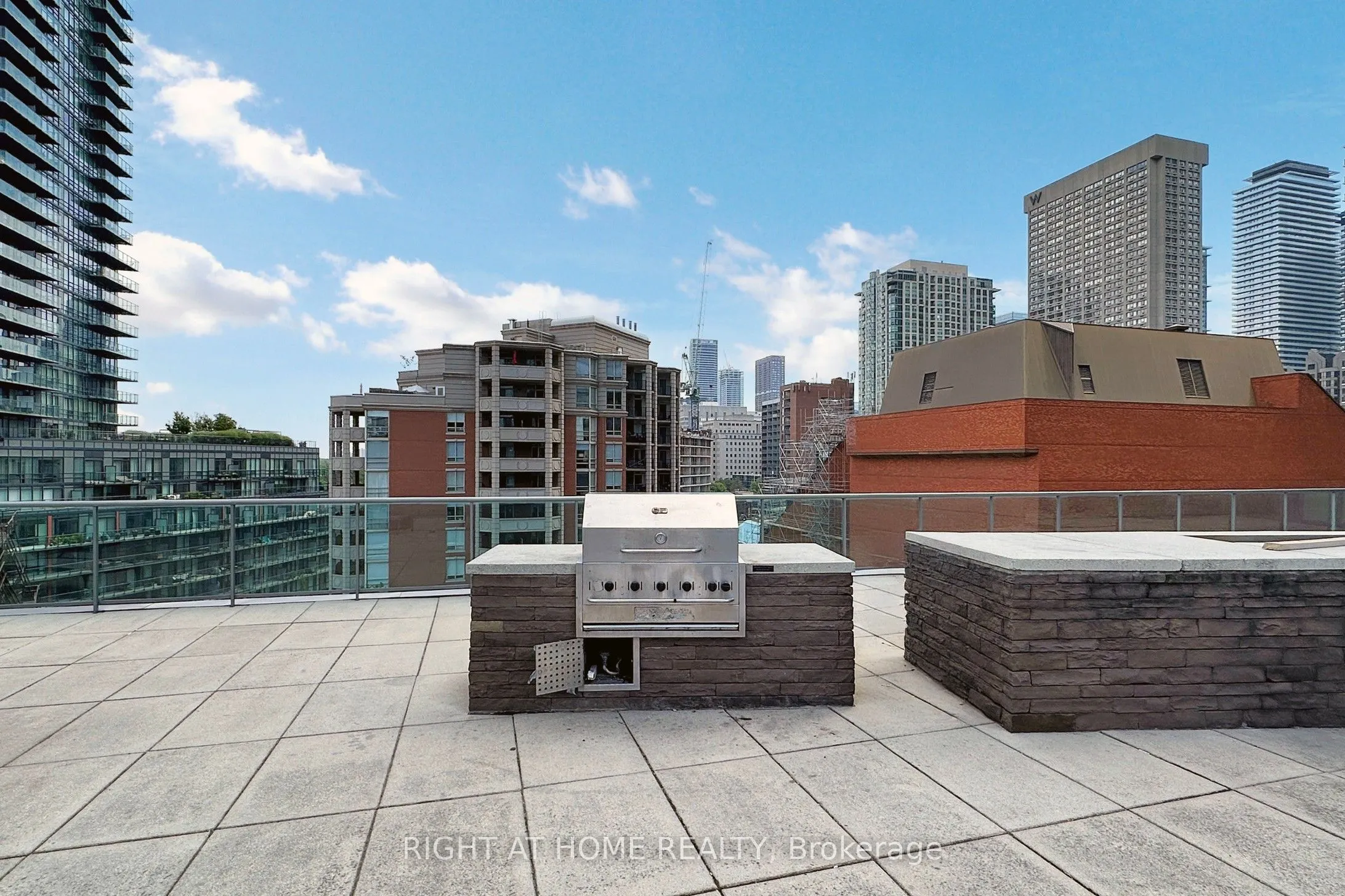 21 Scollard Street, #207